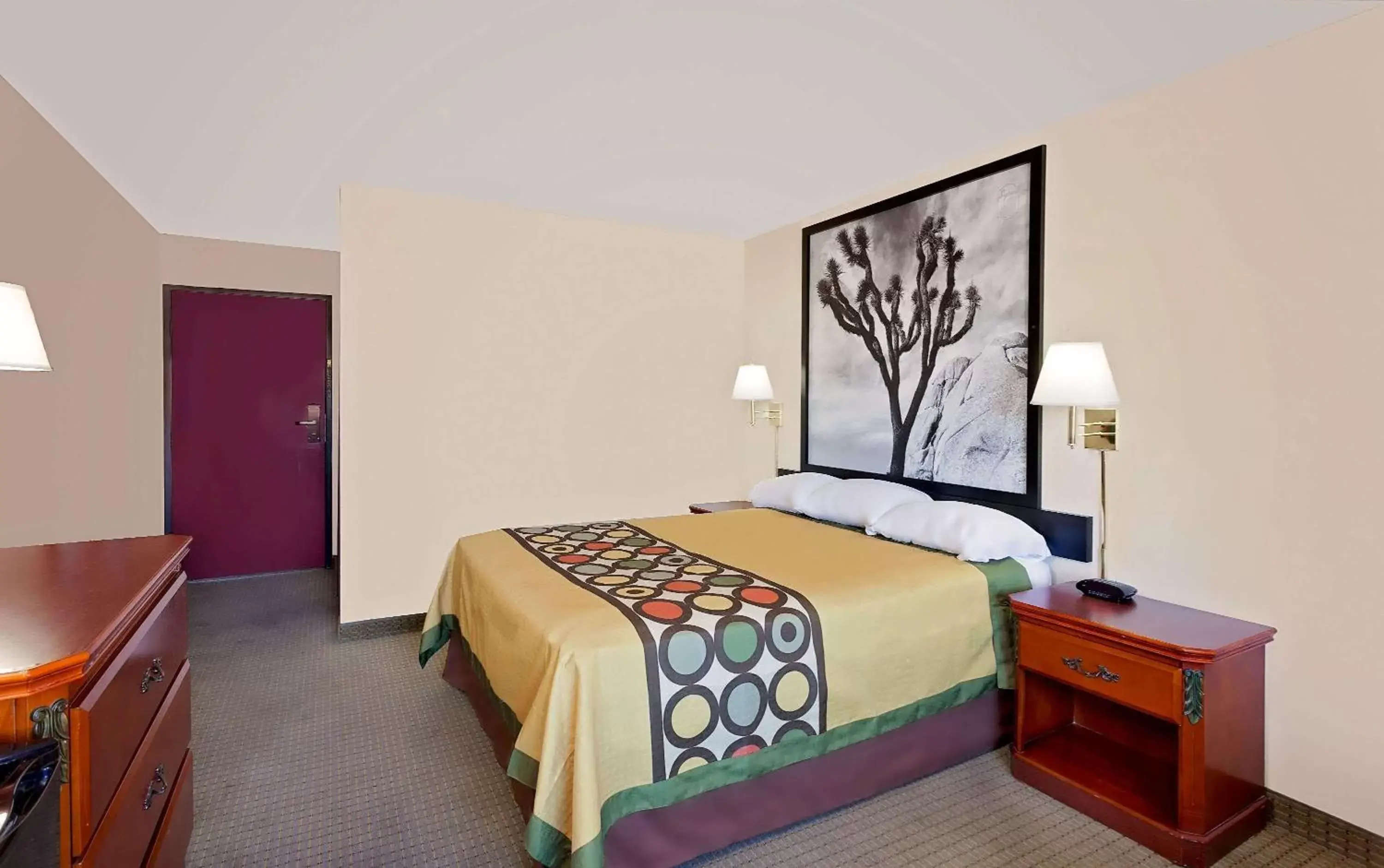 Photo of the whole room, Bed in Super 8 by Wyndham Yucca Val/Joshua Tree Nat Pk Area