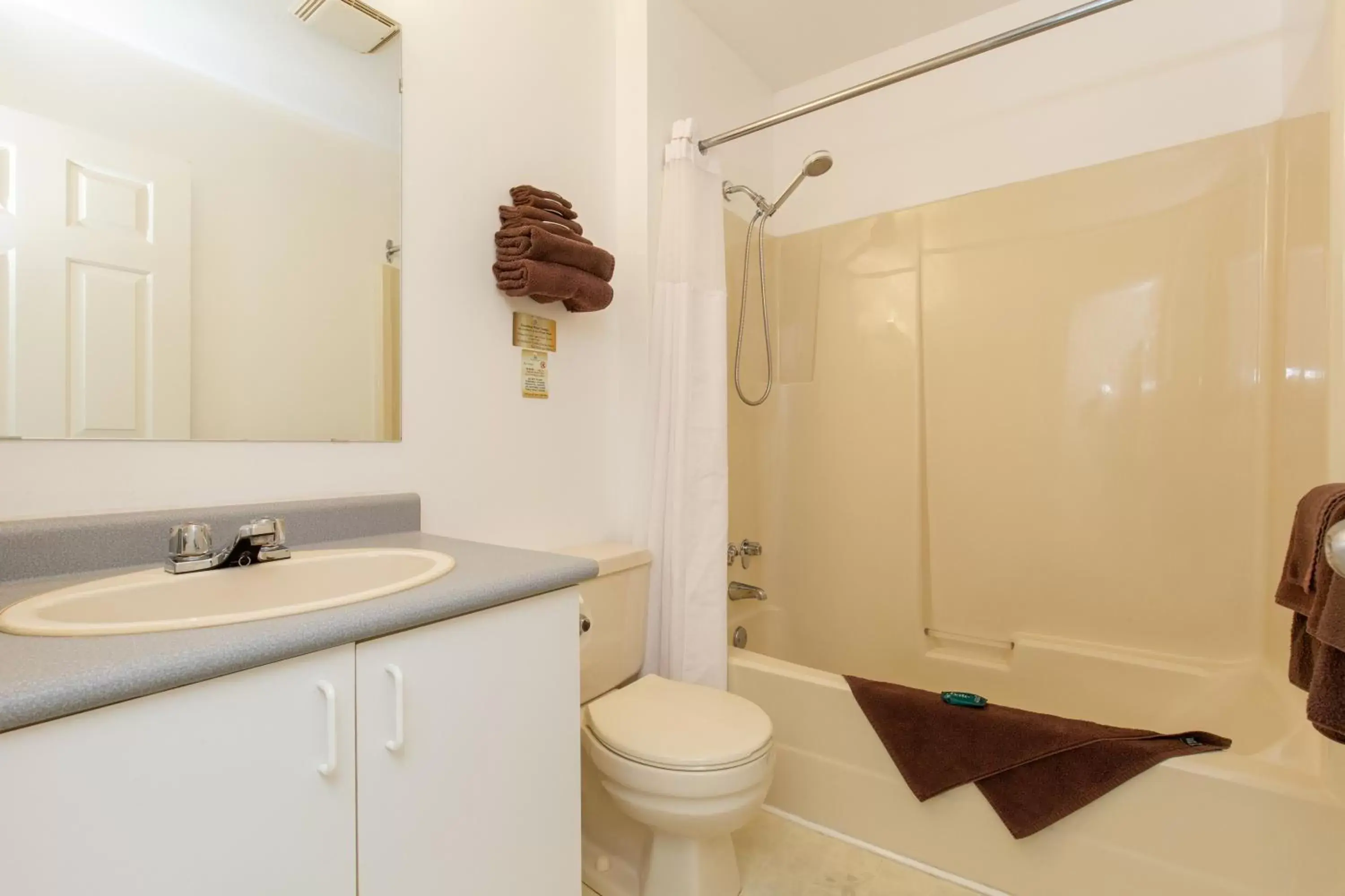 Shower, Bathroom in Riverside Resort