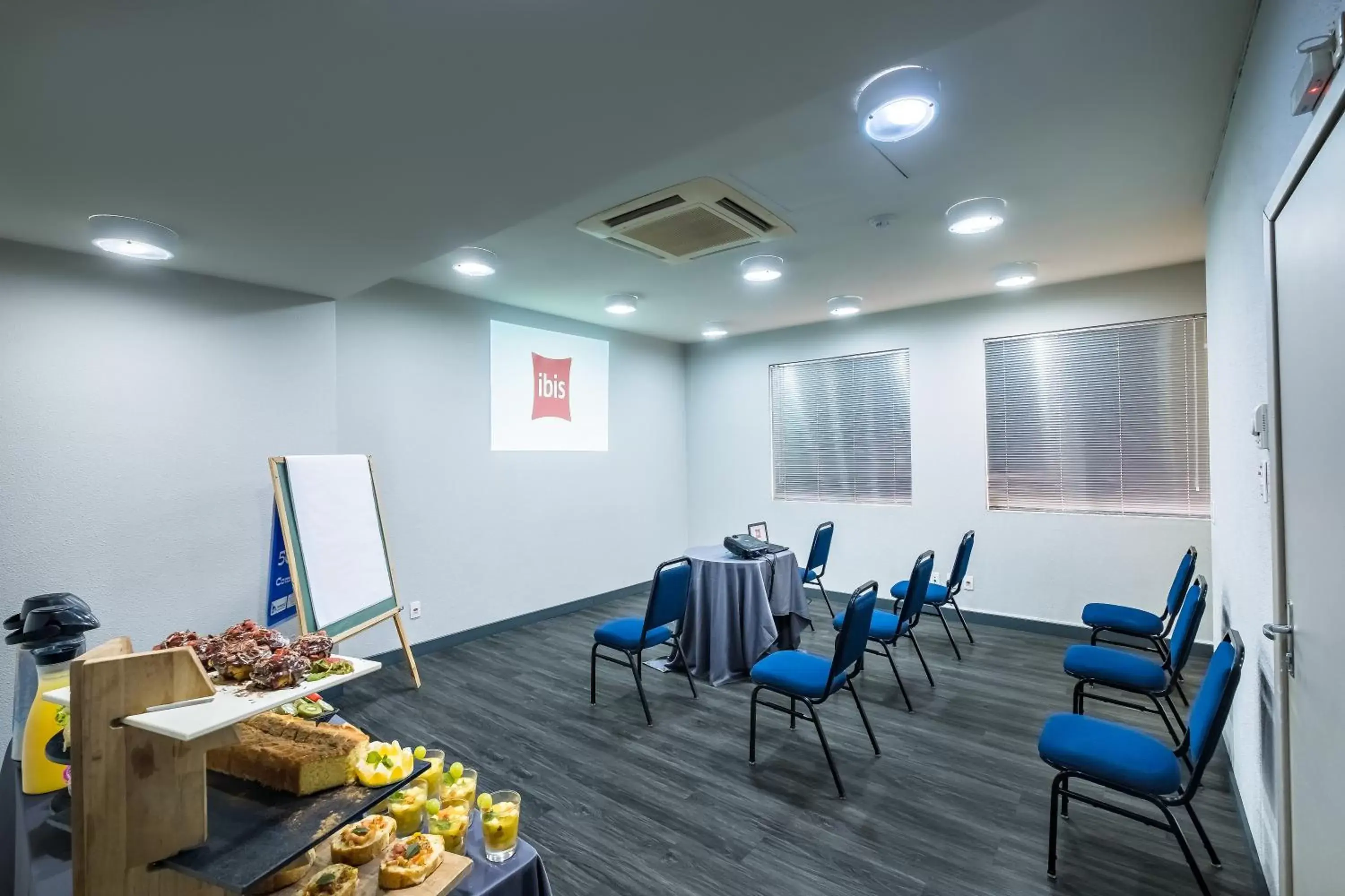 Business facilities in Ibis Maringa