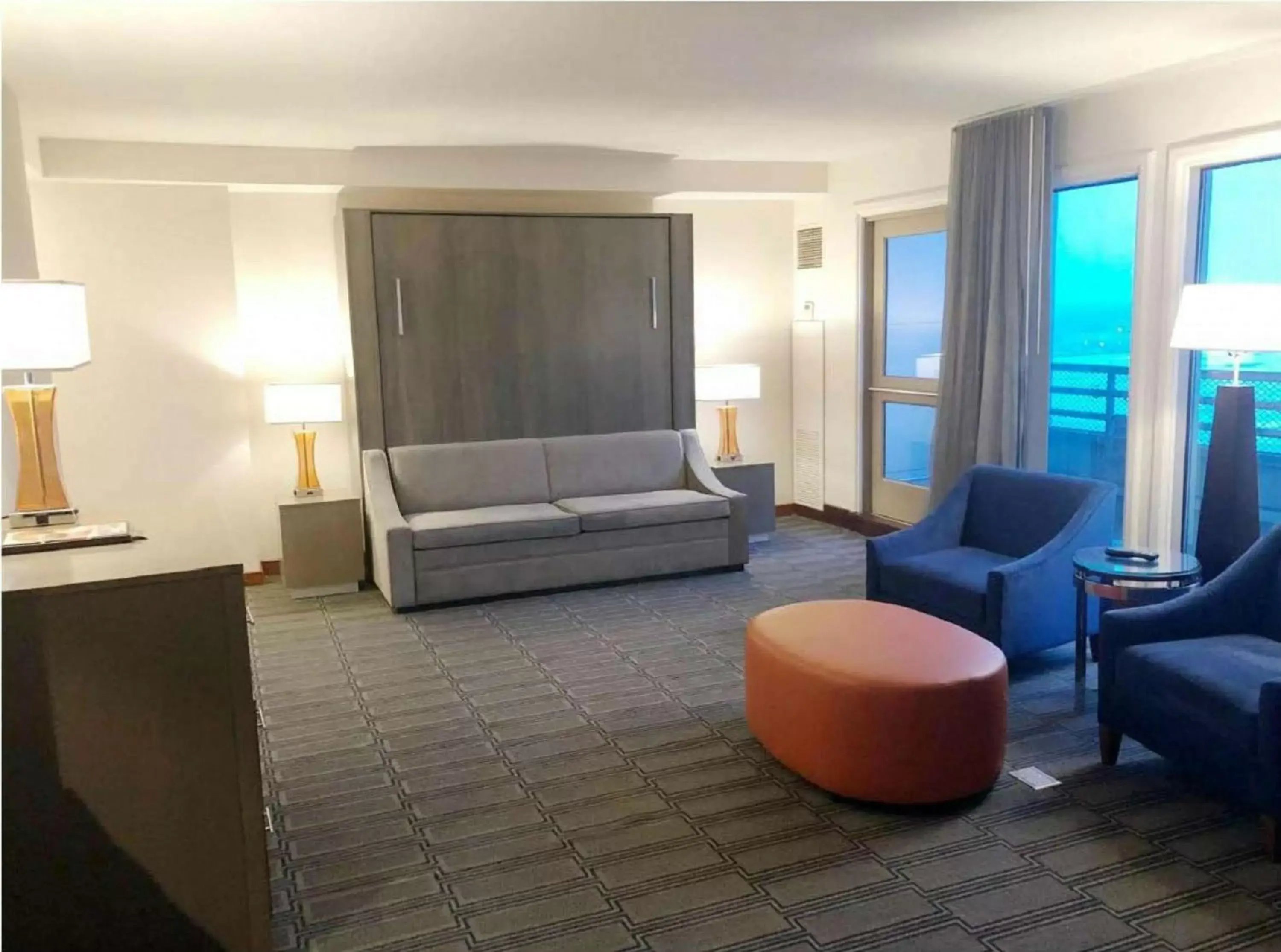 Living room, Seating Area in Hilton Philadelphia at Penn's Landing