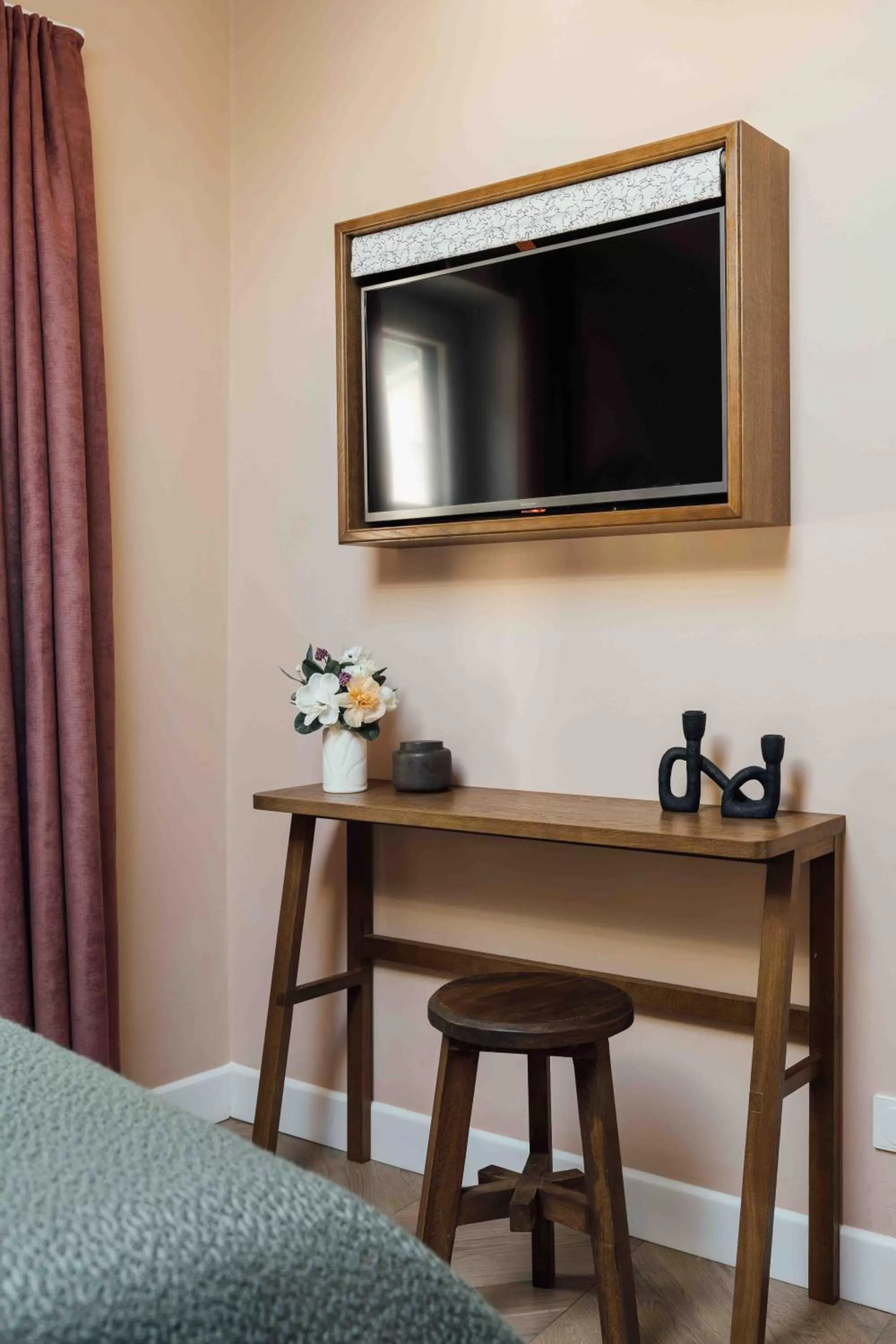 TV and multimedia in Clemonte Hotel - Your Reception-less Boutique Hideaway