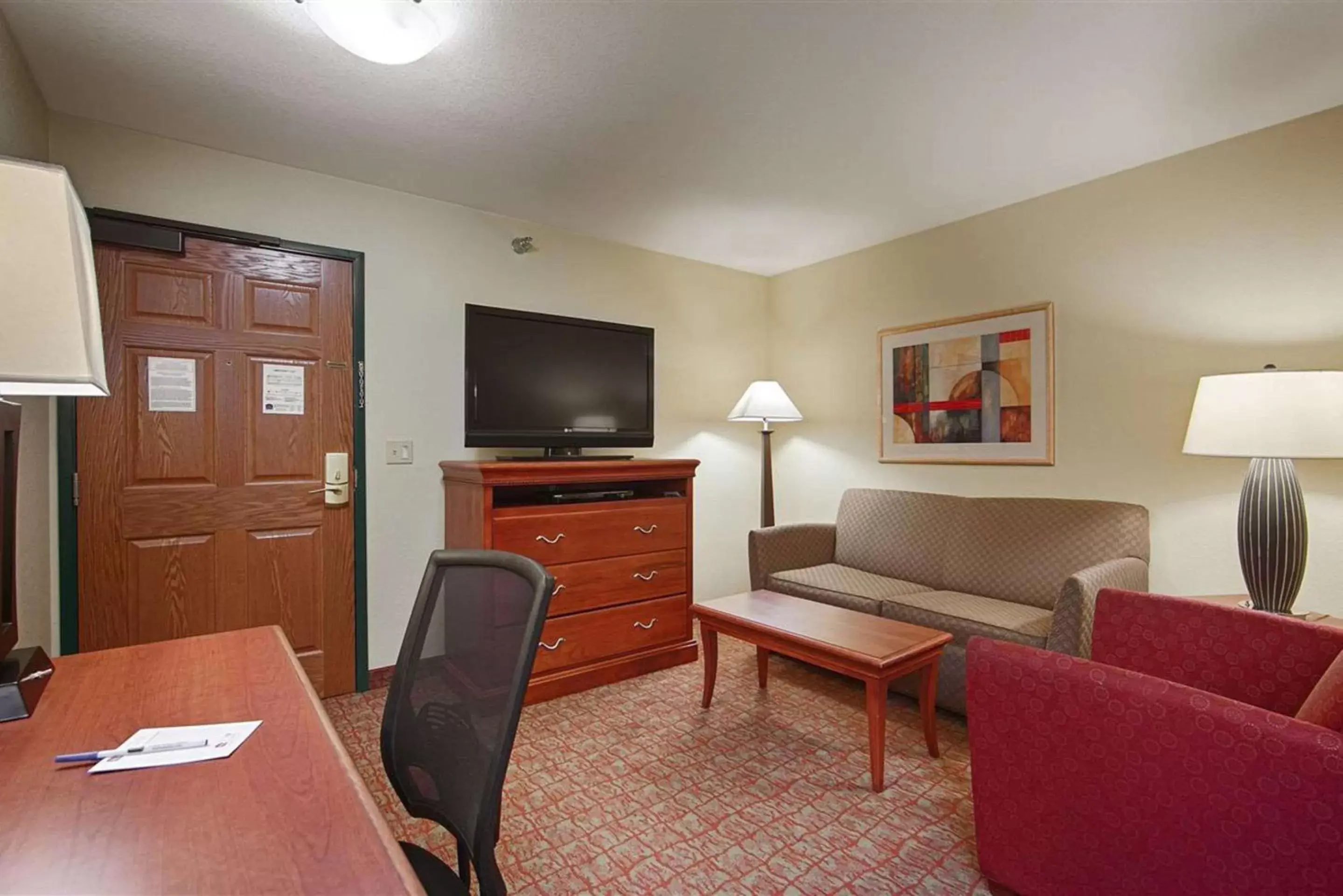Photo of the whole room, TV/Entertainment Center in Heritage Hotel and Suites