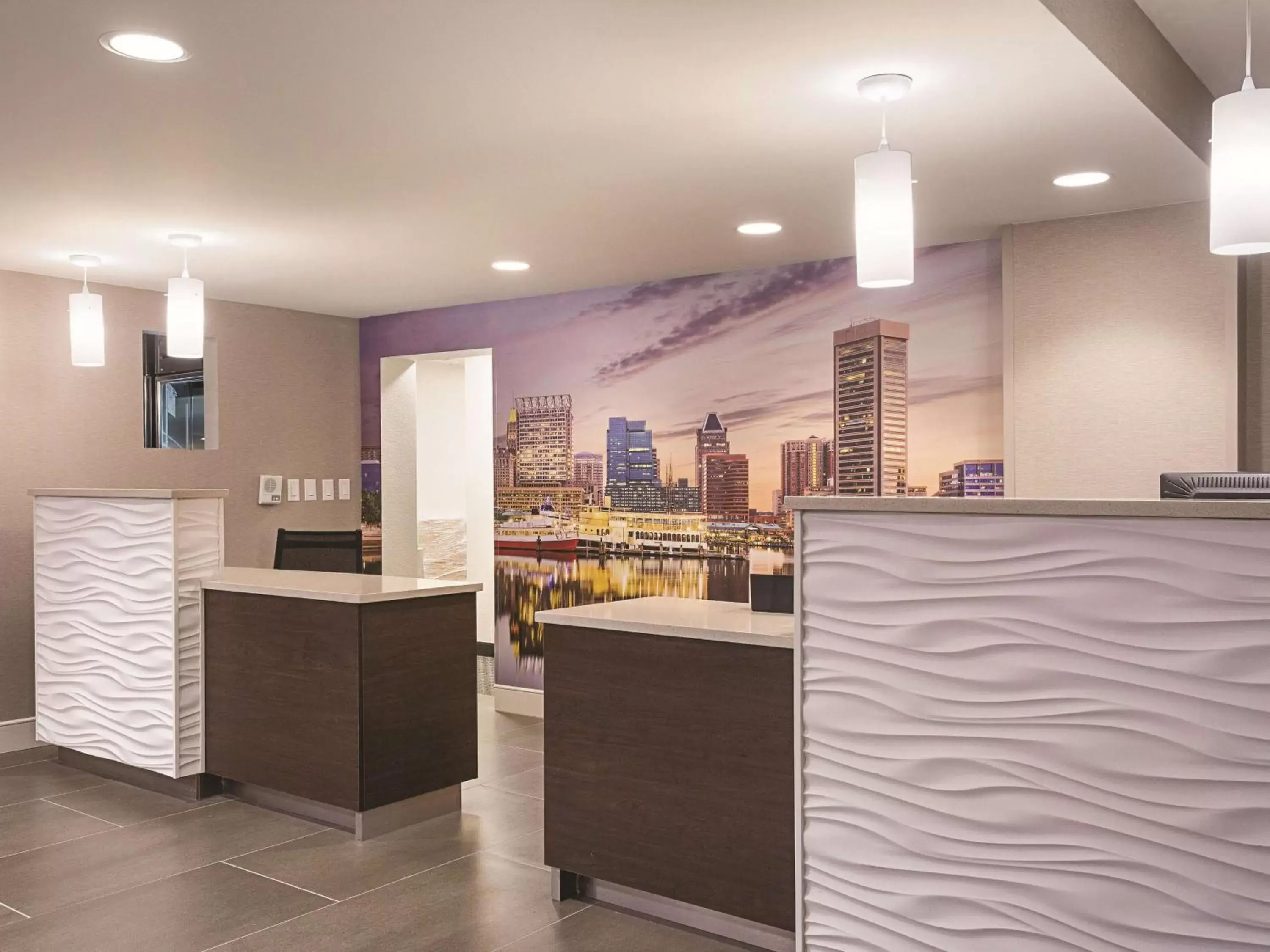 Lobby or reception, Lobby/Reception in La Quinta by Wyndham Baltimore BWI Airport