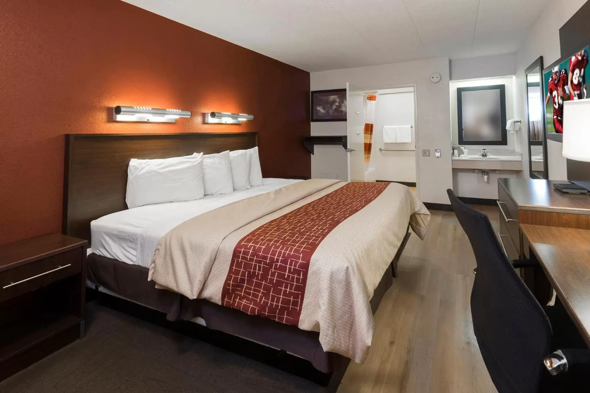 Photo of the whole room, Bed in Red Roof Inn Benton Harbor - St. Joseph Photo of the whole room, Bed in Red Roof Inn Benton Harbor - St. Joseph