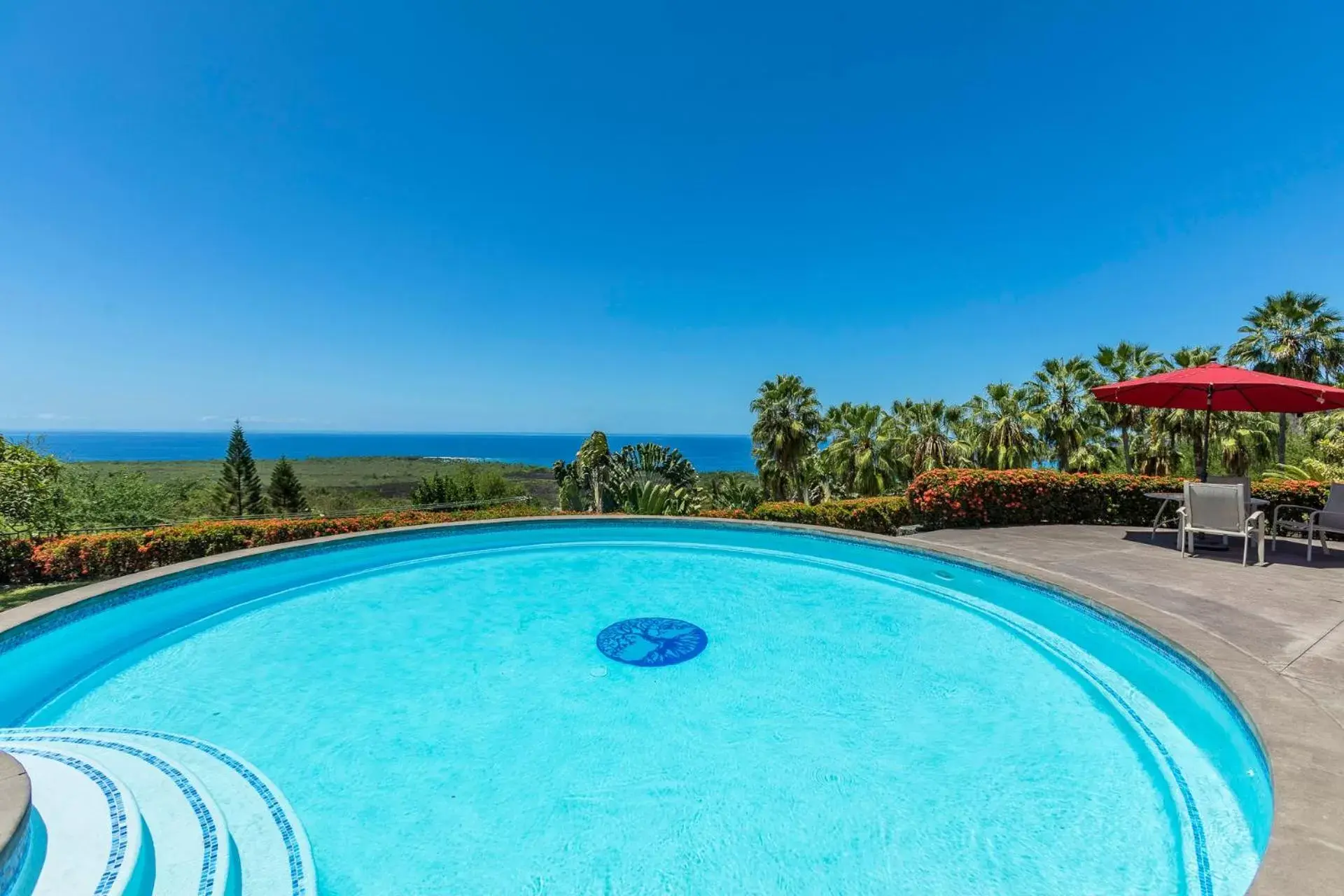 Swimming Pool in Luana Inn