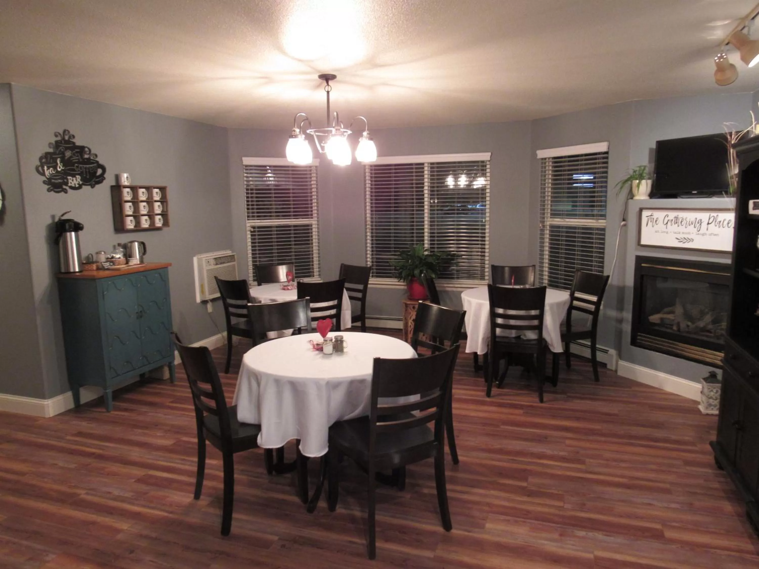 Dining area in Castle Creek Manor