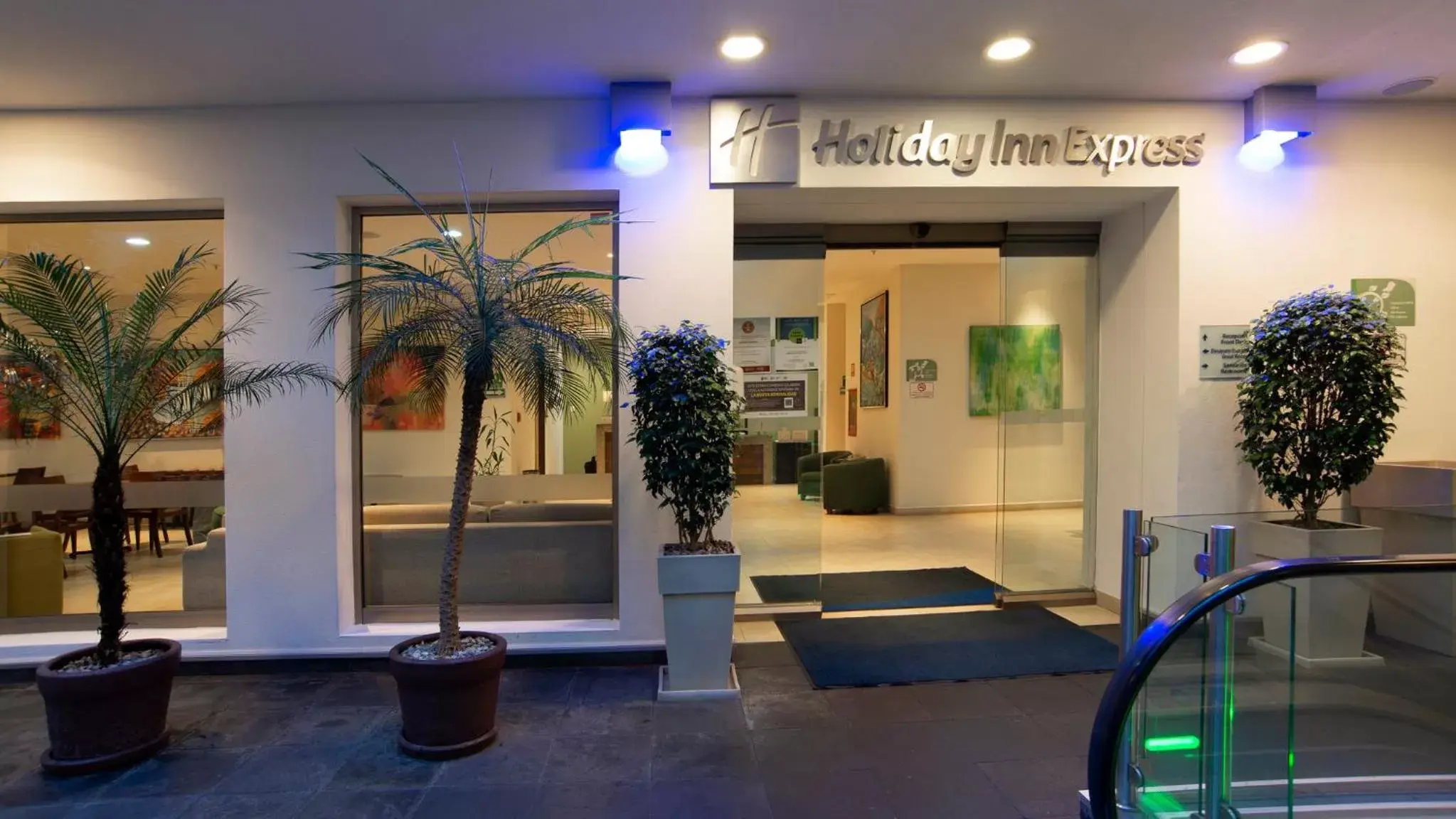 Property building in Holiday Inn Express Xalapa