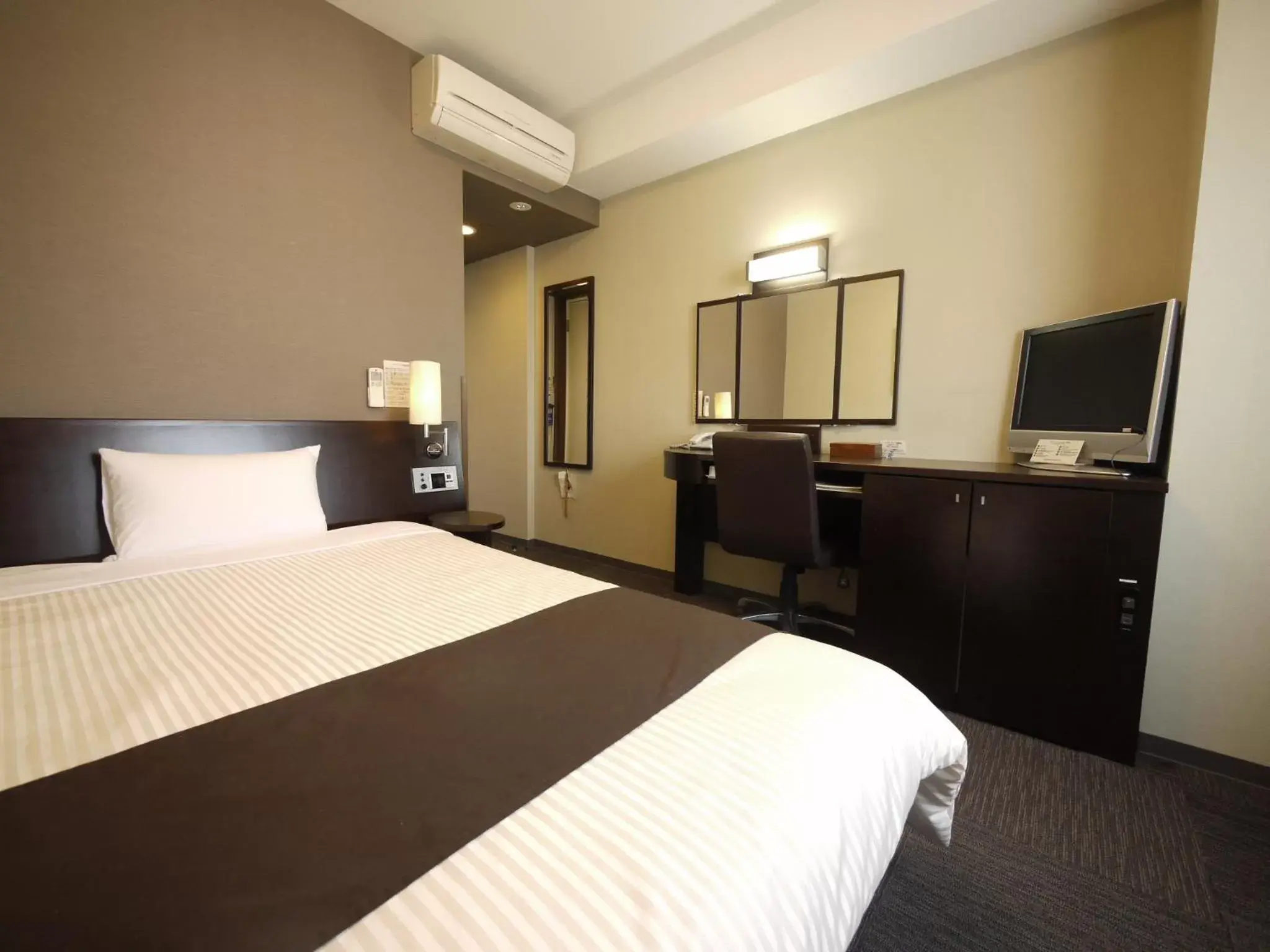 Photo of the whole room, Bed in Hotel Route-Inn Saga Ekimae