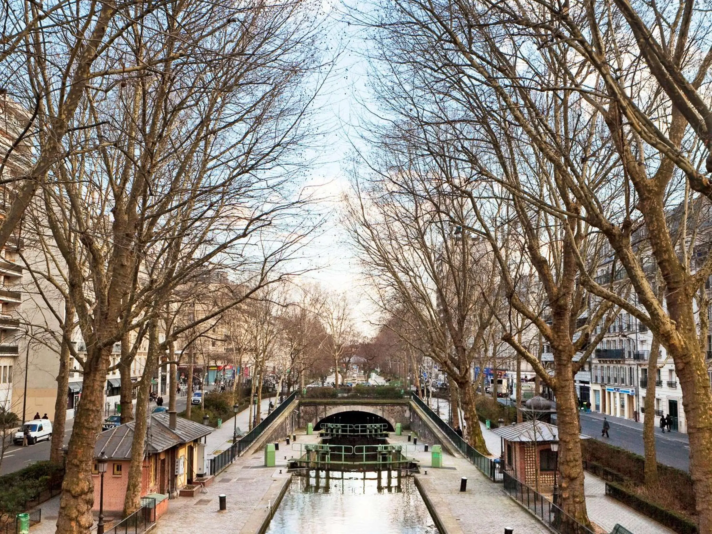 Neighbourhood, Winter in ibis Paris Canal Saint Martin
