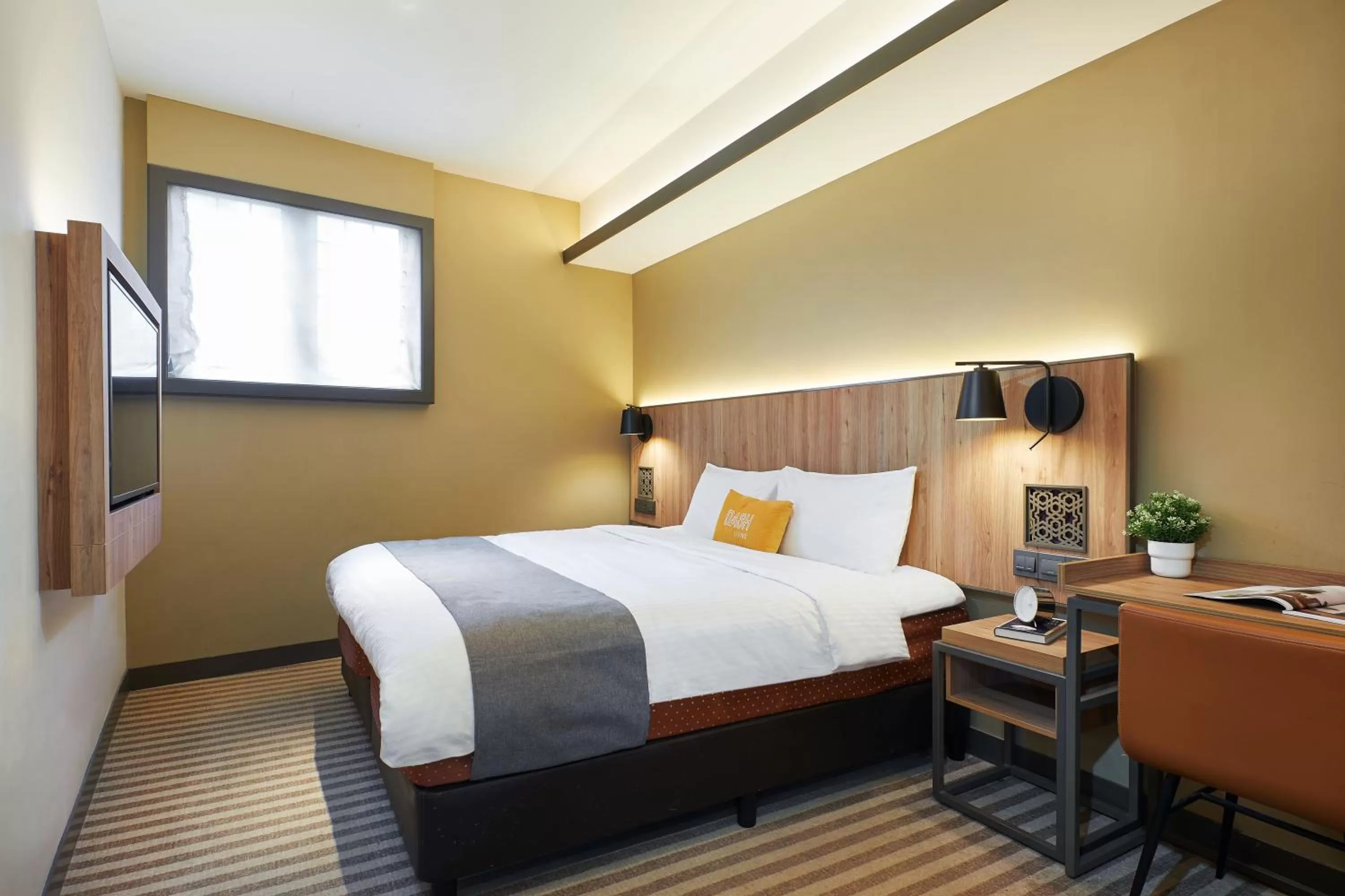 Bedroom, Bed in Dash Living Rochor