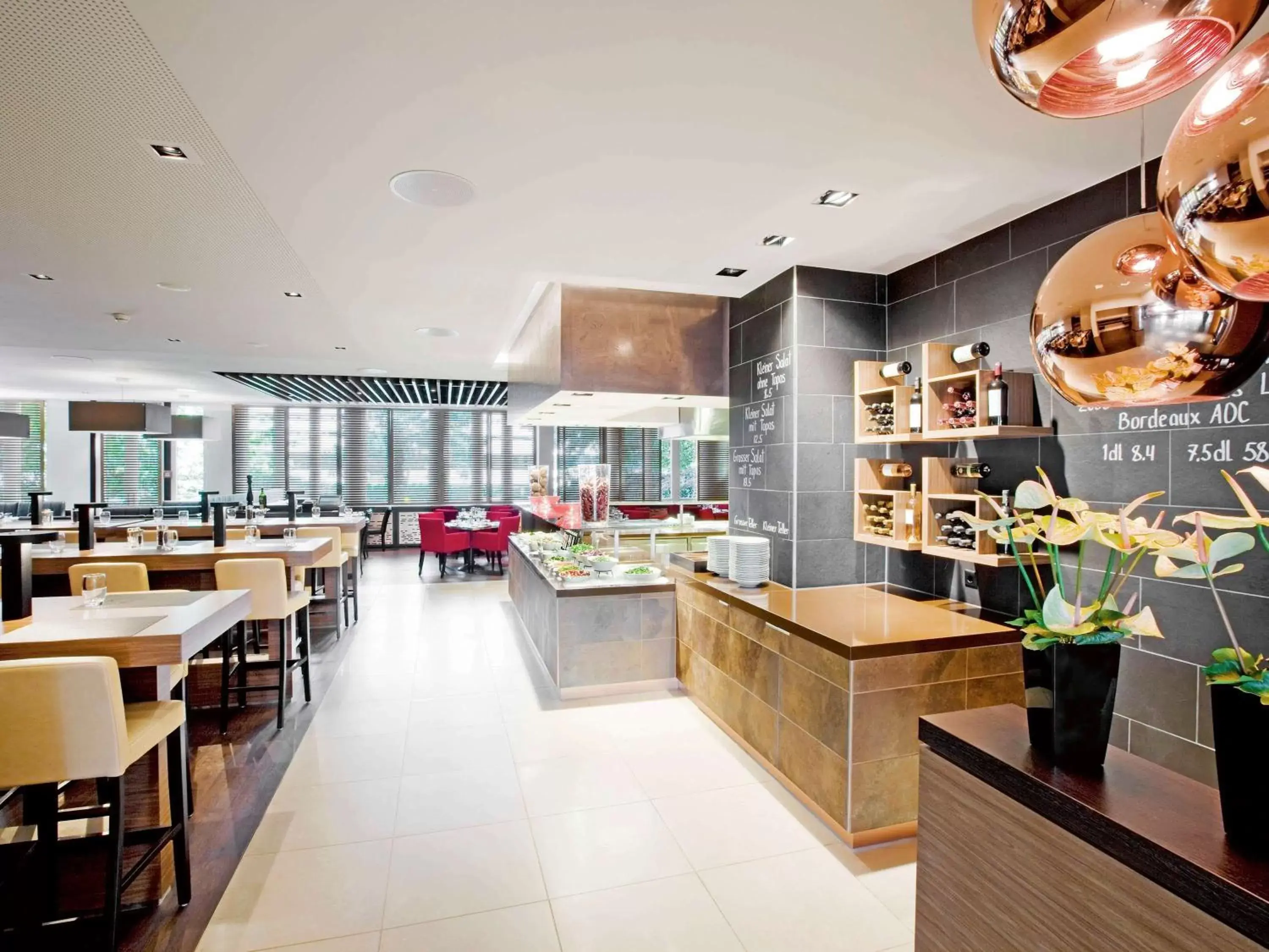 Restaurant/Places to Eat in Mövenpick Hotel Zurich Airport