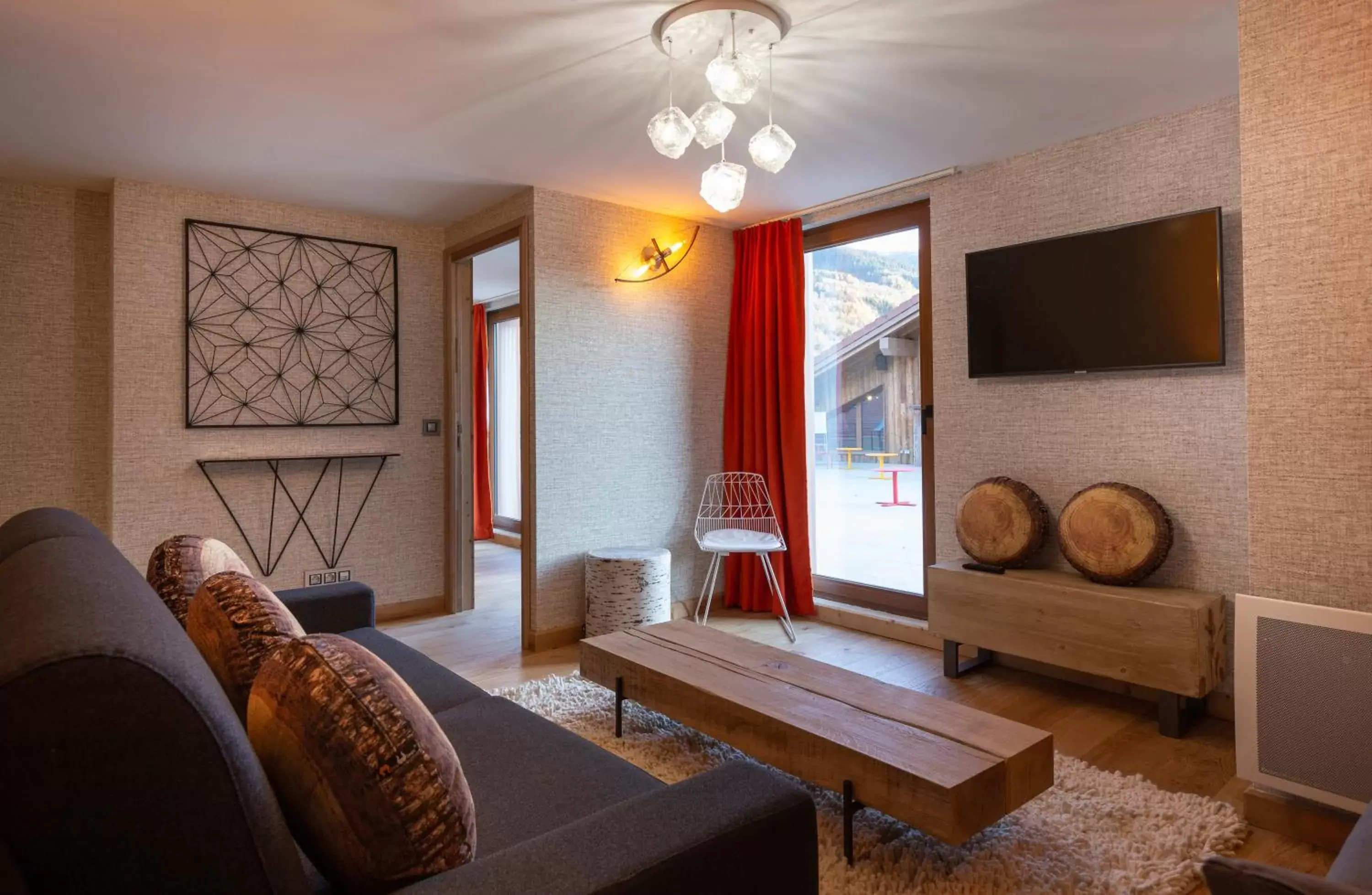 Communal lounge/ TV room, Seating Area in Hotel Base Camp Lodge - Bourg Saint Maurice