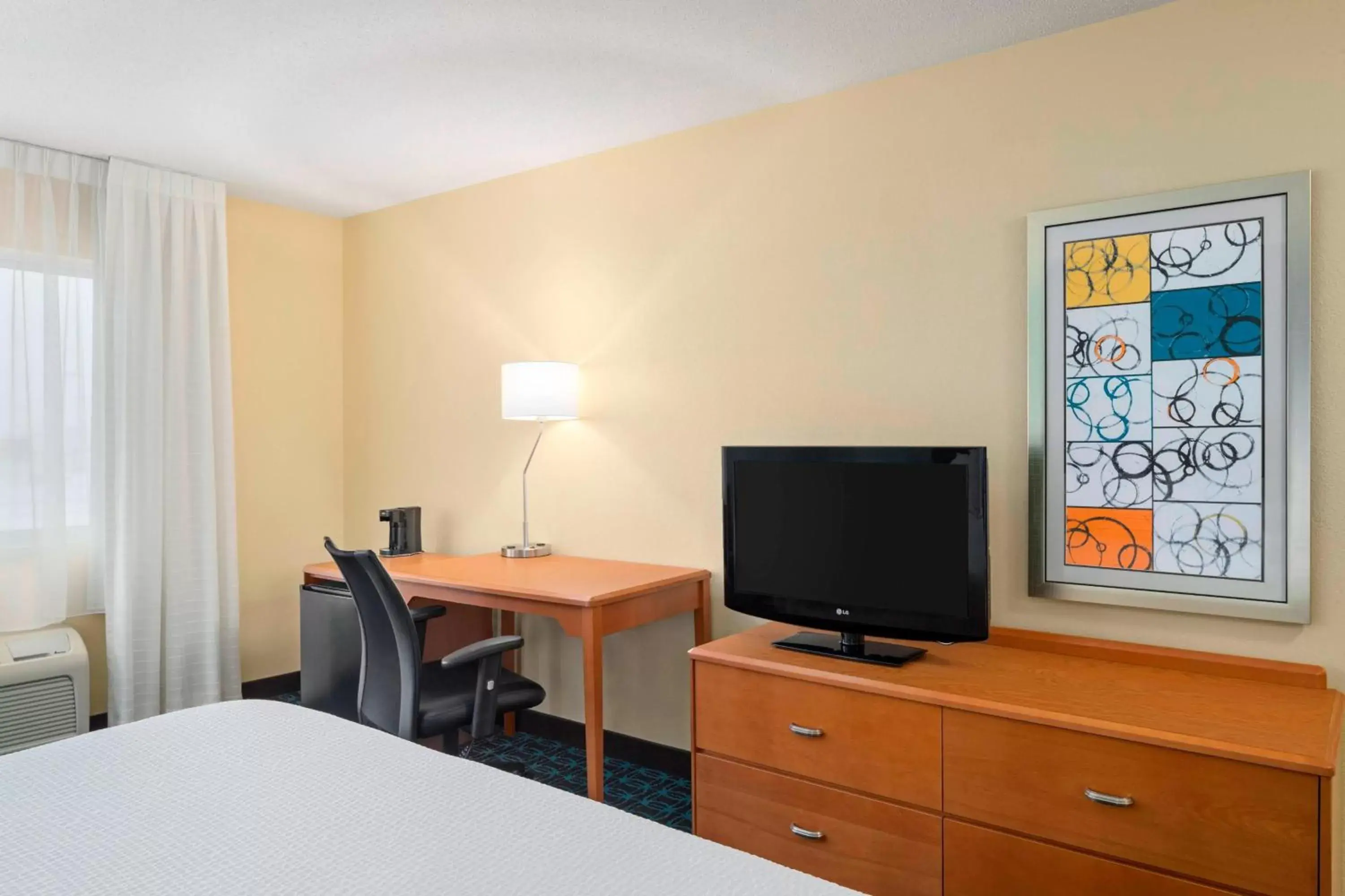 Photo of the whole room, TV/Entertainment Center in Fairfield Inn & Suites Lima