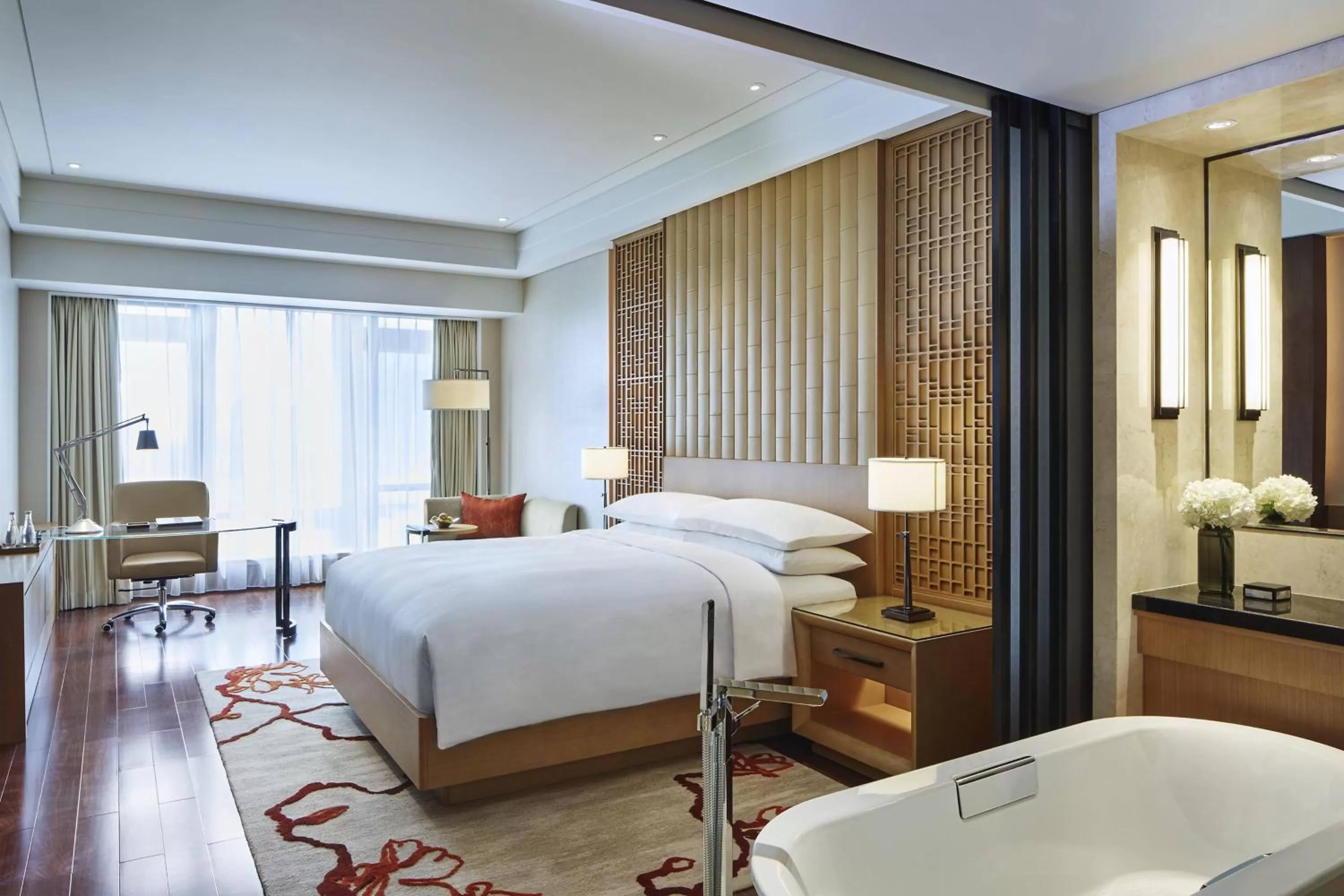 Photo of the whole room, Bed in Zhuhai Marriott Hotel