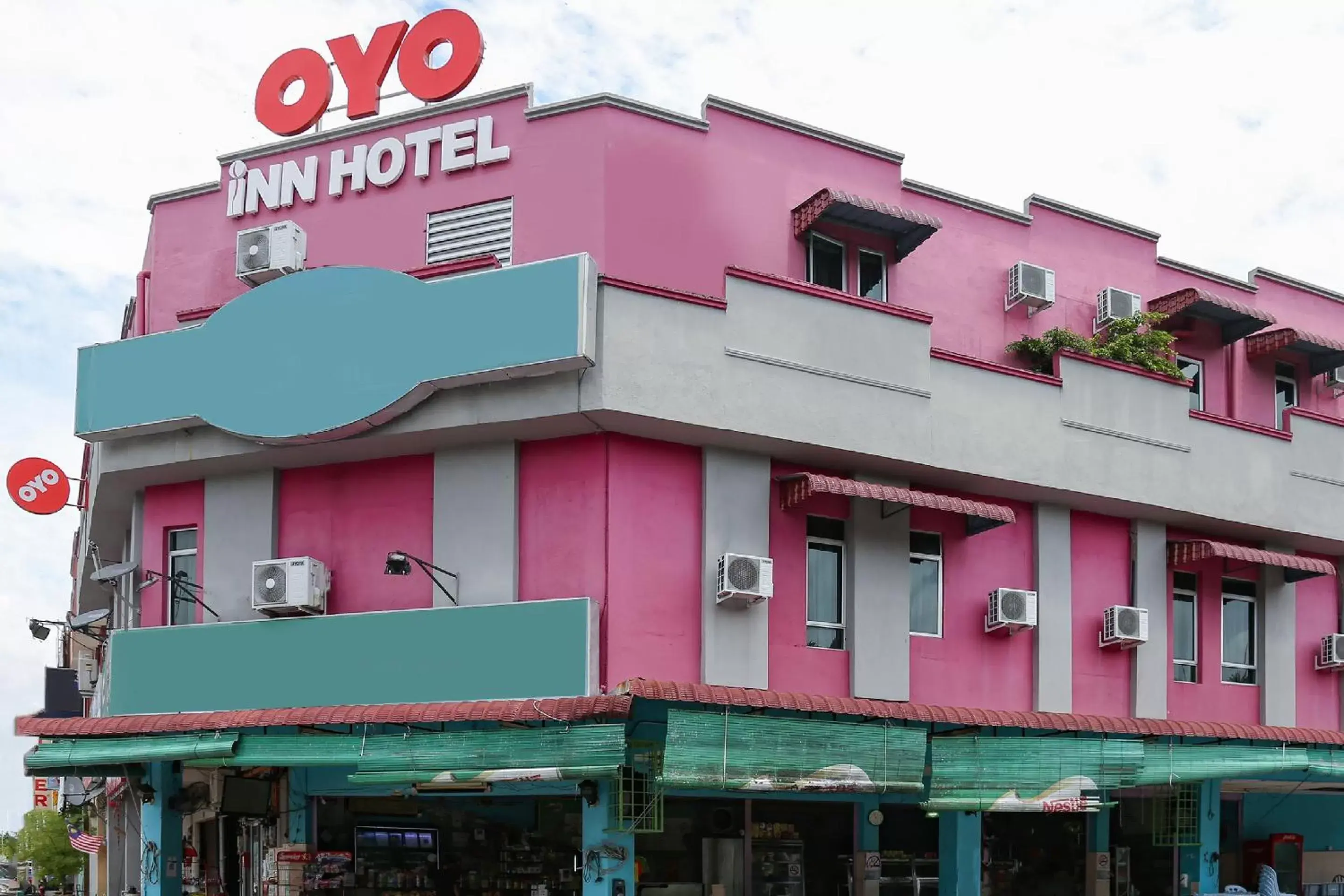 Facade/entrance, Property Building in OYO 89650 Inn Hotel