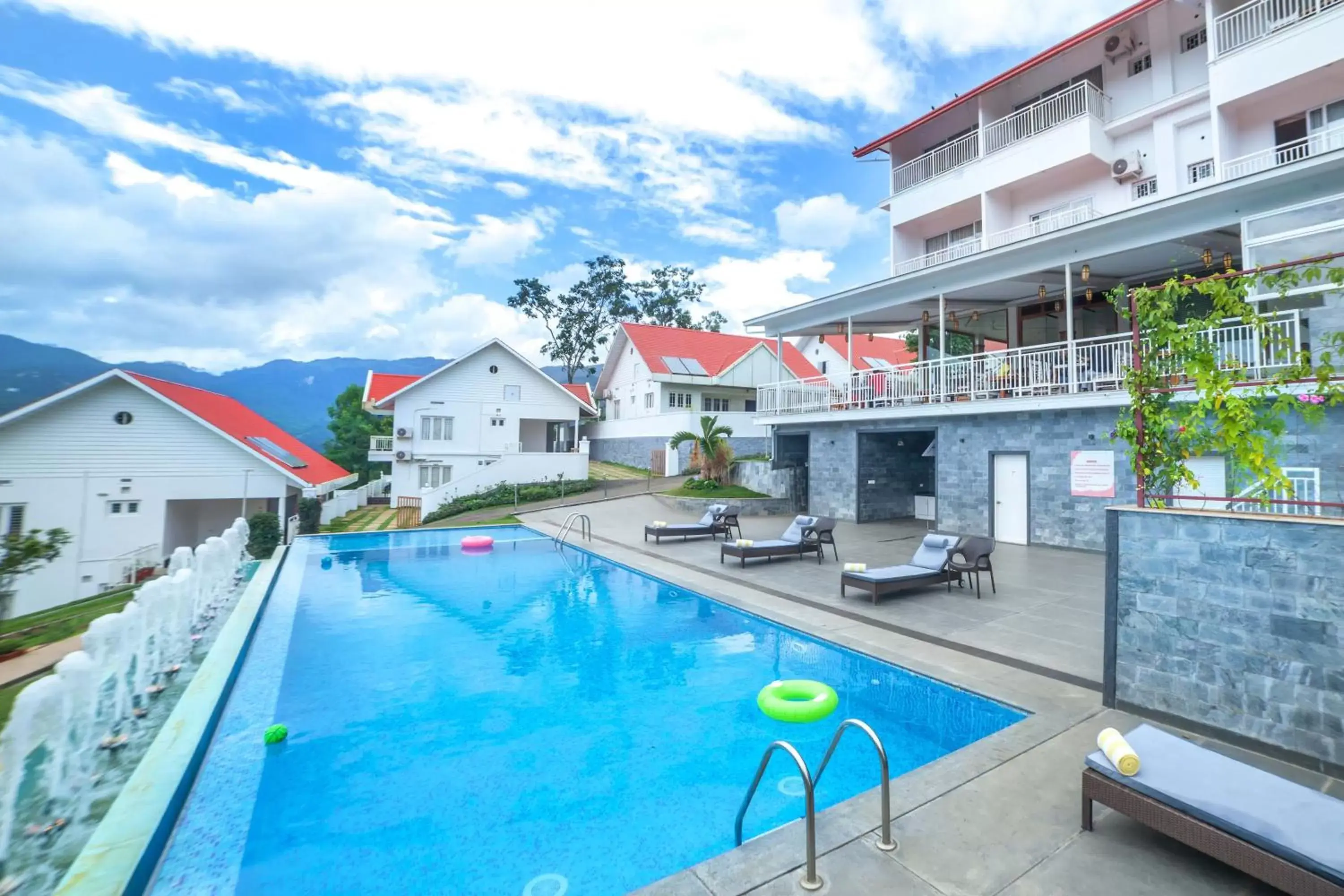 Swimming pool, Property Building in The Fog Munnar (Resort & Spa)