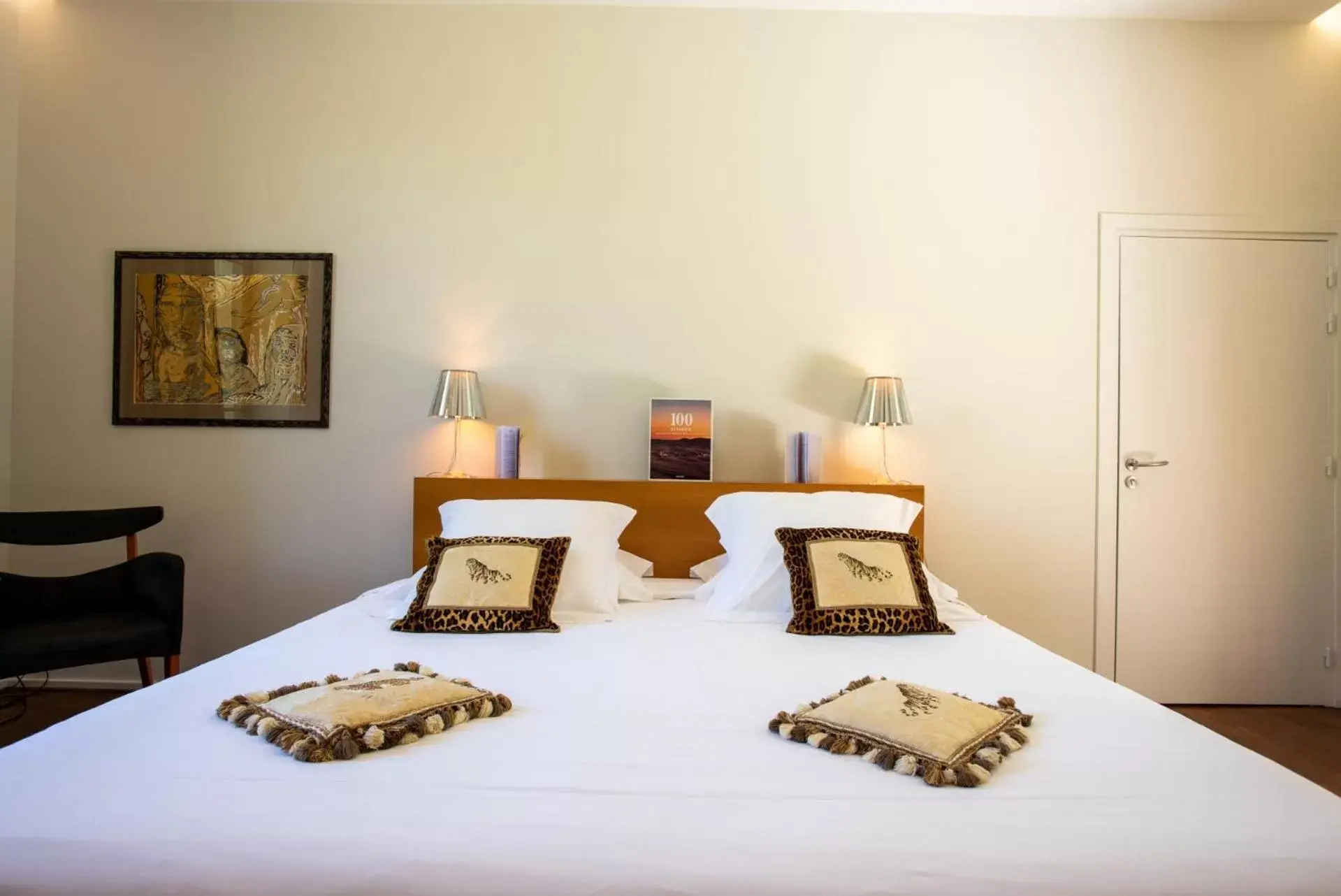 Bed in Hotel Château Des Alpilles