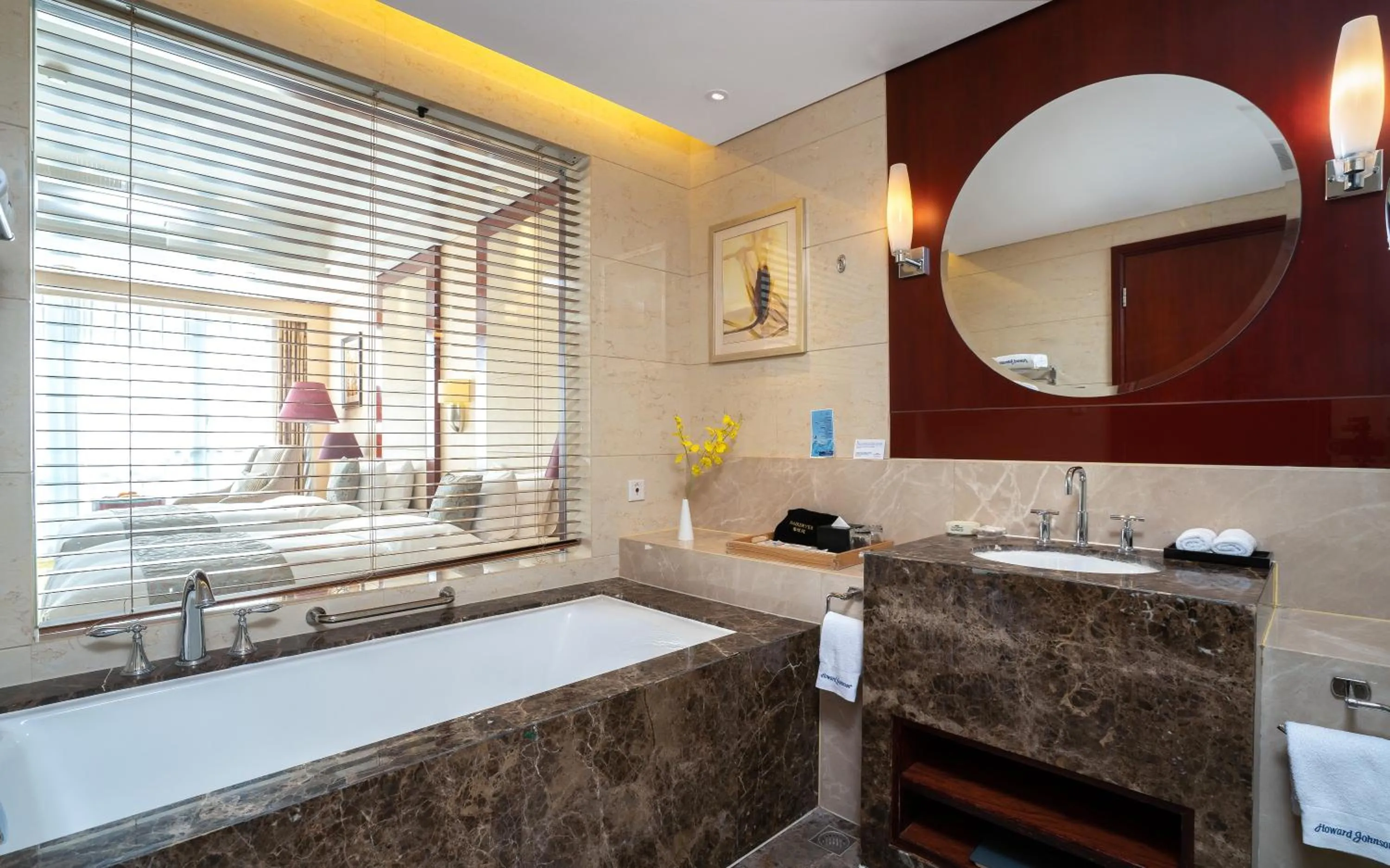 Bathroom in Howard Johnson Tropical Garden Plaza Kunming