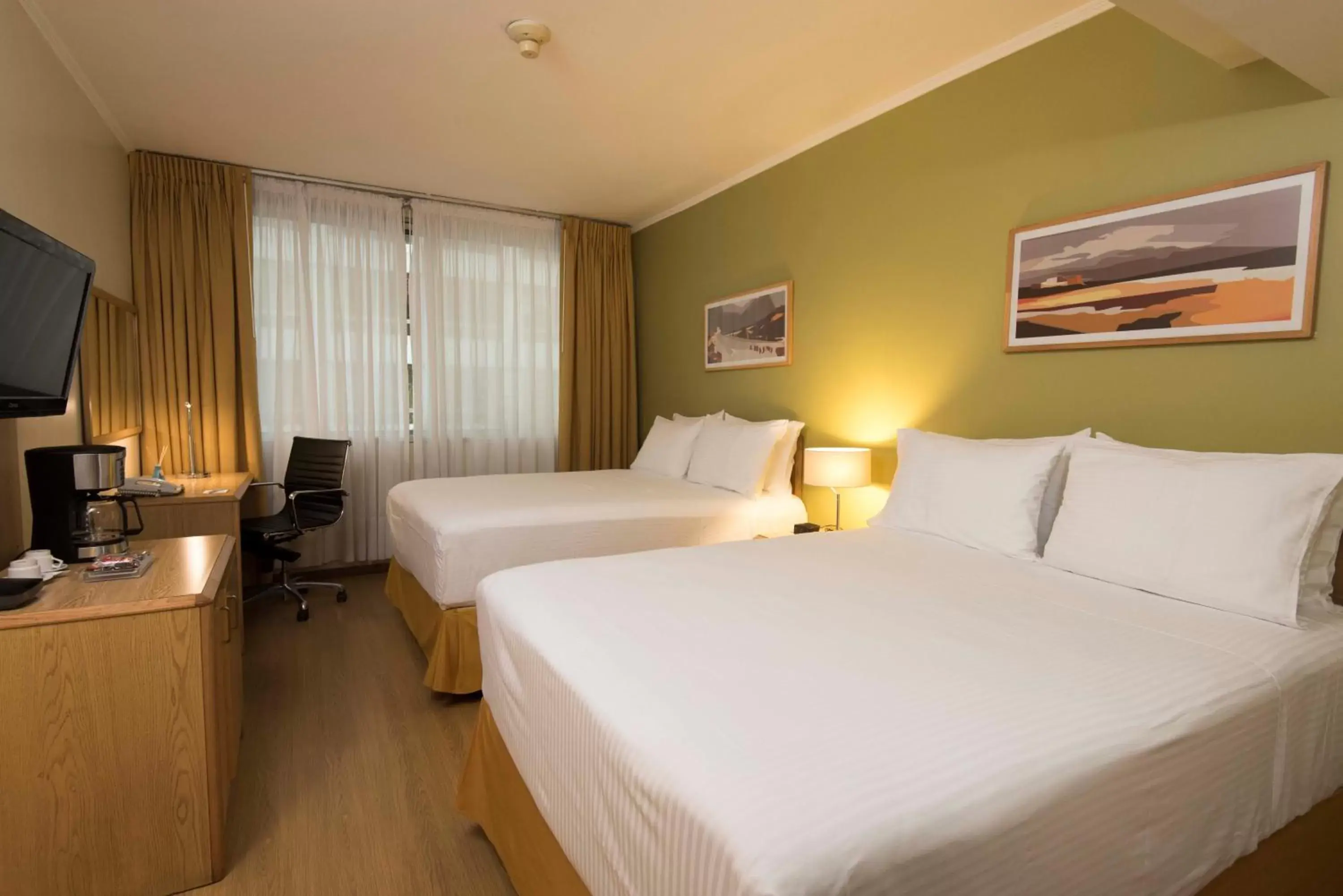 Photo of the whole room, Bed in Holiday Inn Montevideo, an IHG Hotel