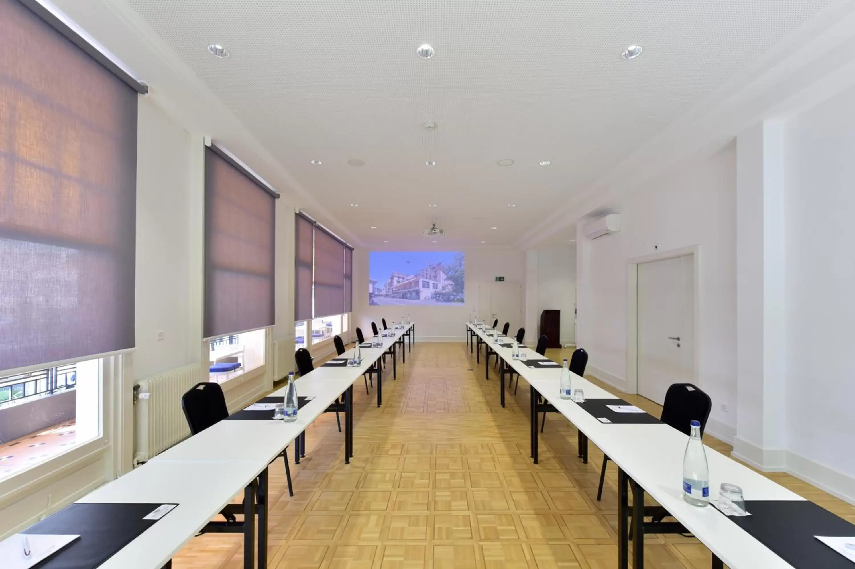 Meeting/conference room in J5 Hotels Helvetie & La Brasserie
