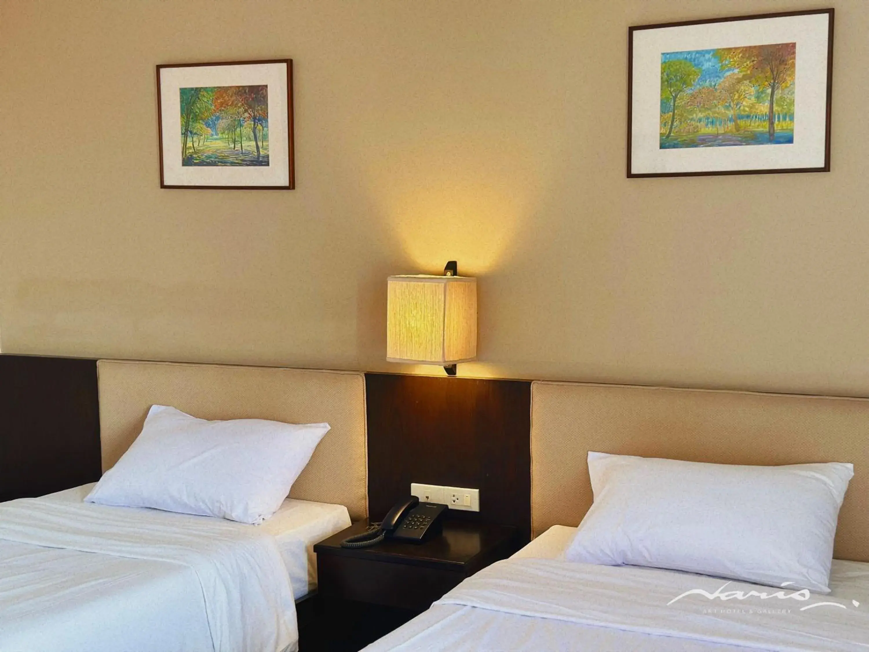 Bed in Naris Art Hotel