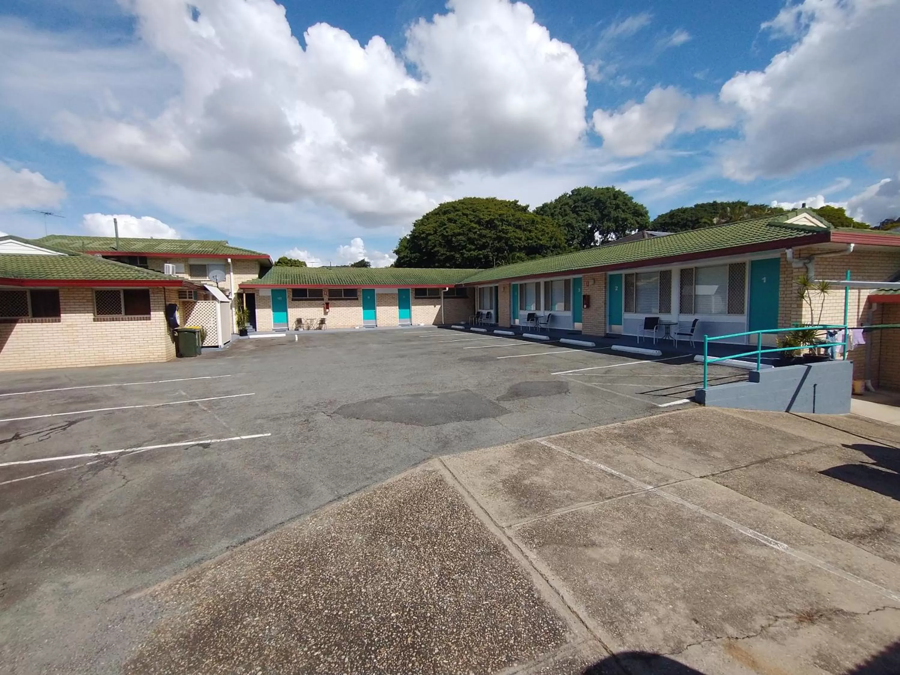 Parking in Aspley Sunset Motel