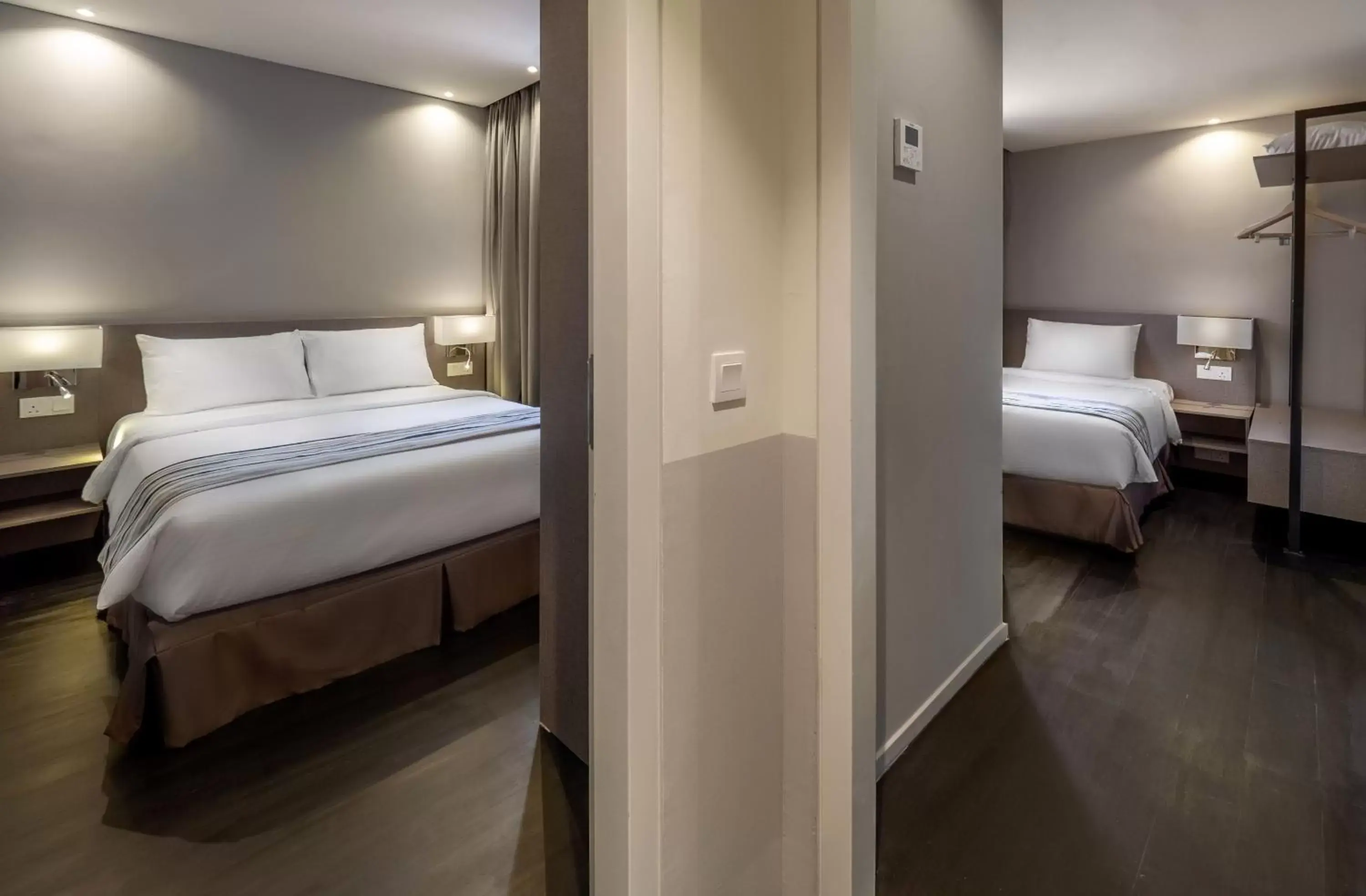 Bedroom, Bed in Ropewalk Piazza Hotel by PHC