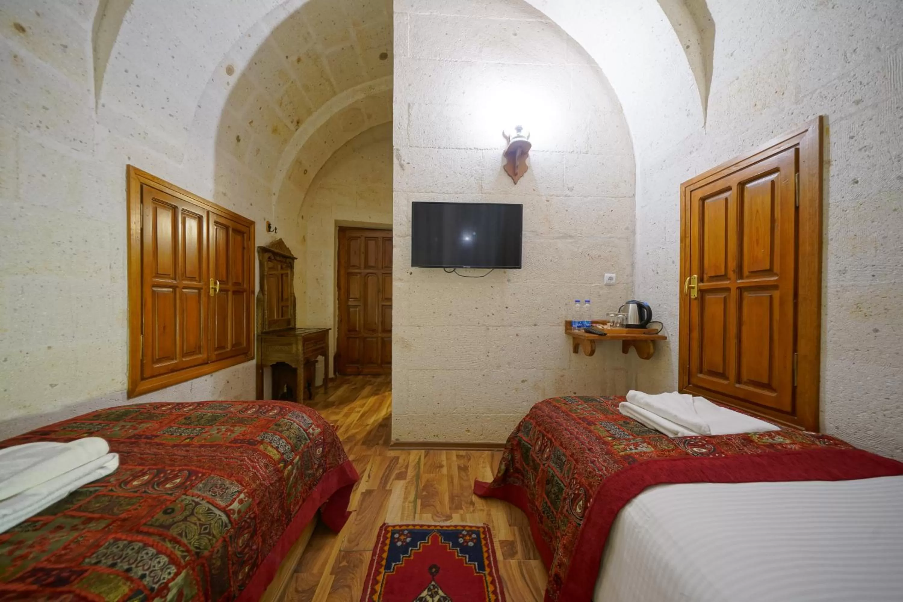 Photo of the whole room, Bed in Arch Palace