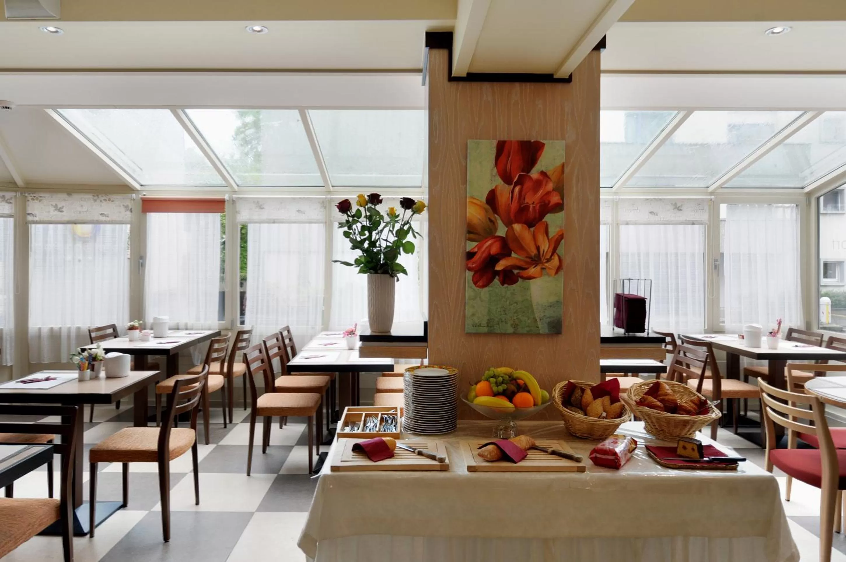 Continental breakfast in Bon Port