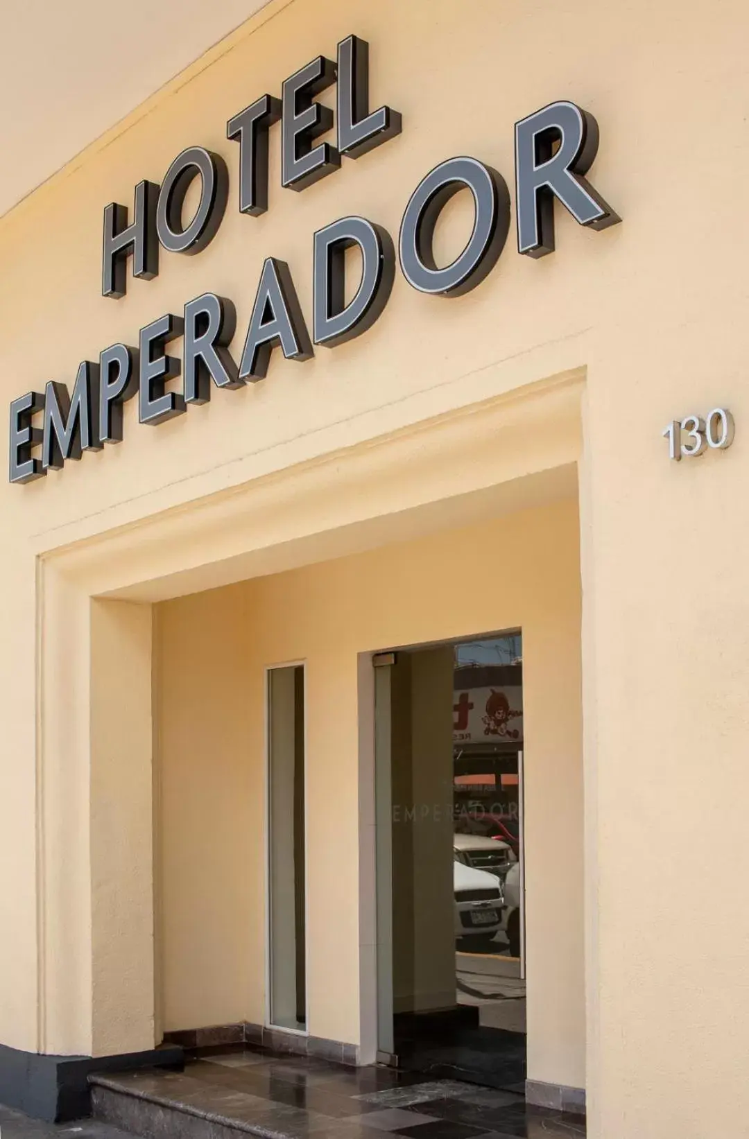 Facade/entrance in Hotel Emperador centro Guadalajara y Remodelado