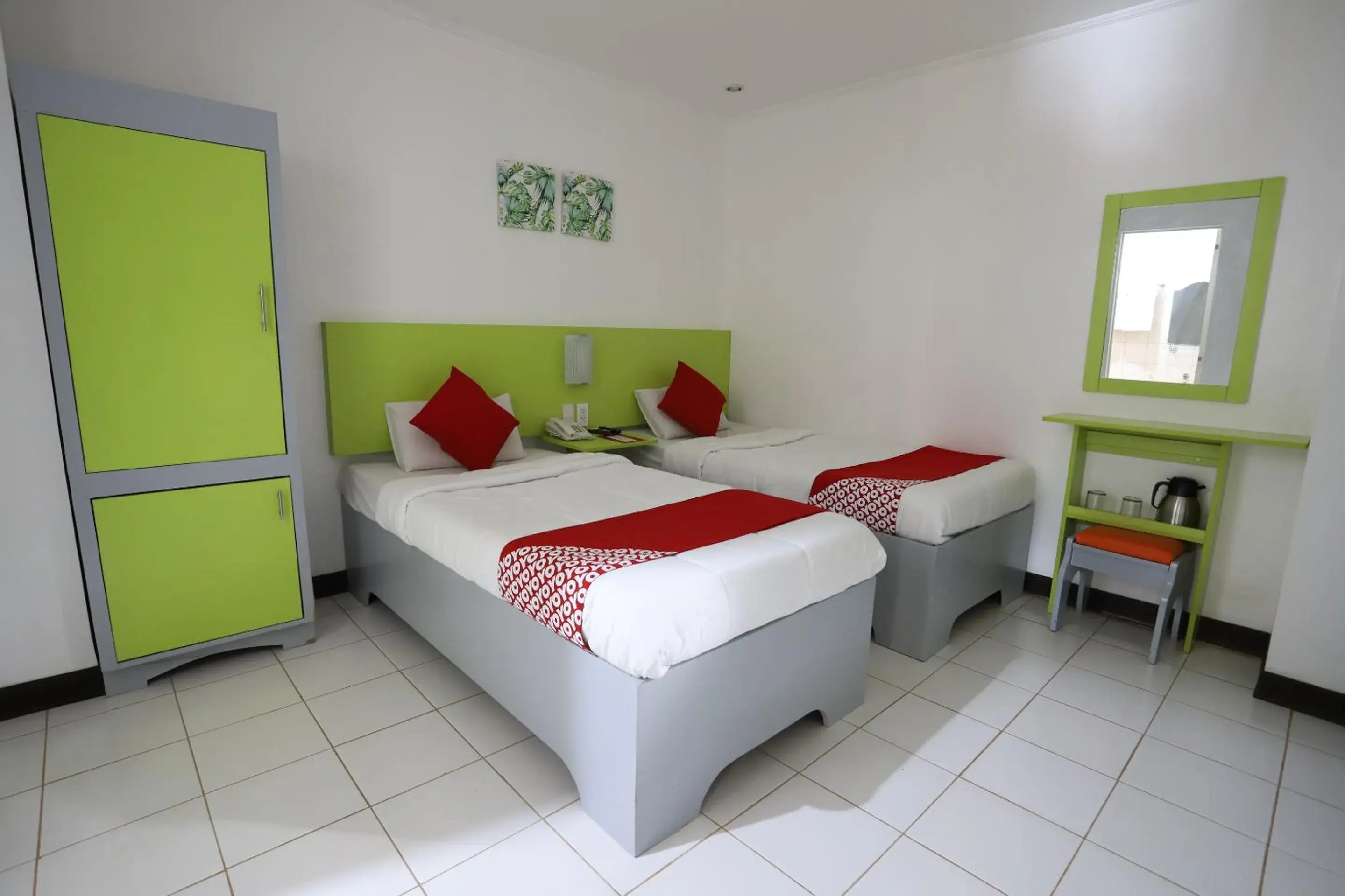 Bedroom, Bed in OYO 210 Apple Tree Suites