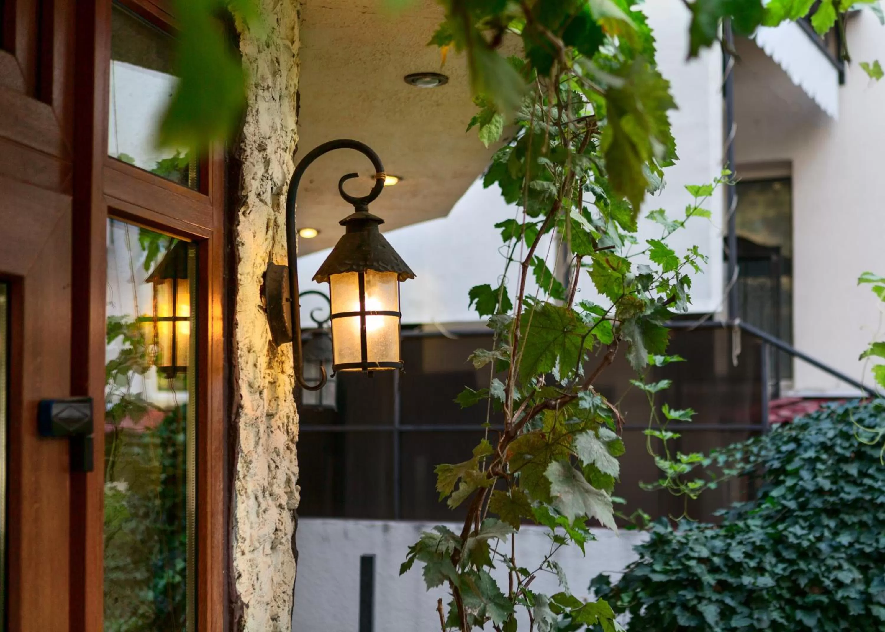 Restaurant/places to eat in Lermontovskiy Hotel