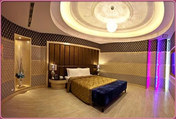 Decorative detail, Bed in Wei Feng Hotel - Kaohsiung