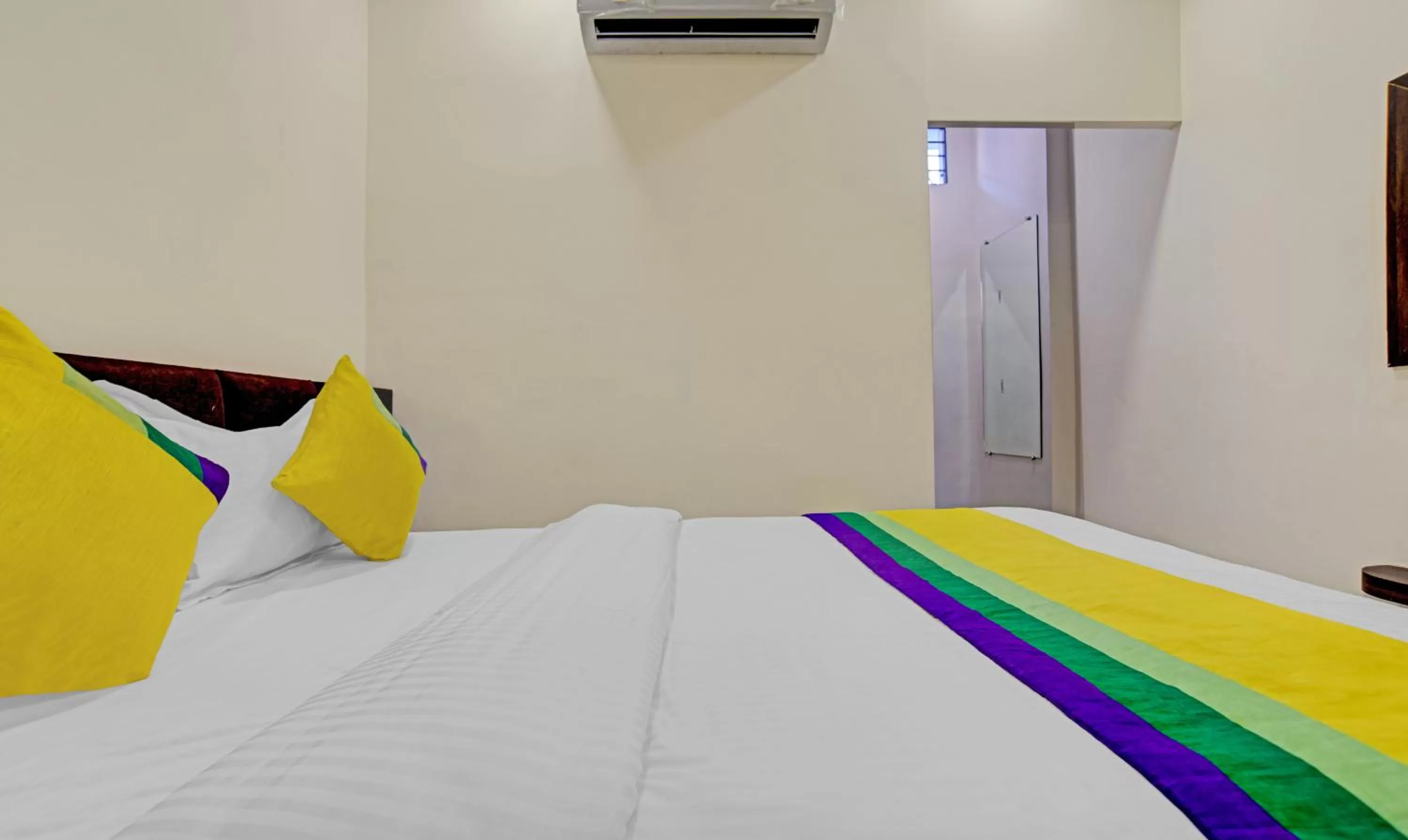 Bed in Hotel Anand Shree Near Airport,Indore