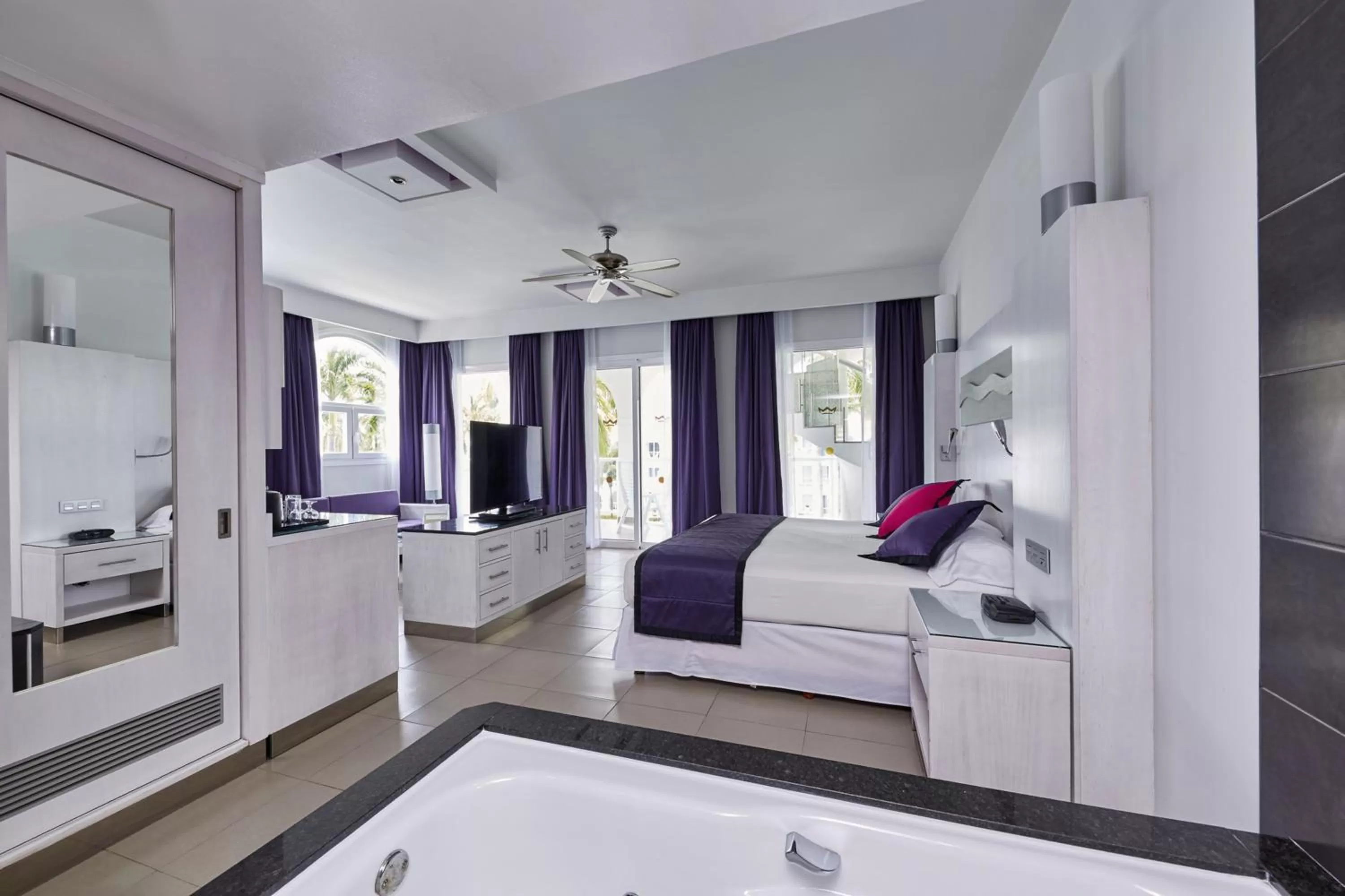 Bed in Riu Palace Mexico - All Inclusive