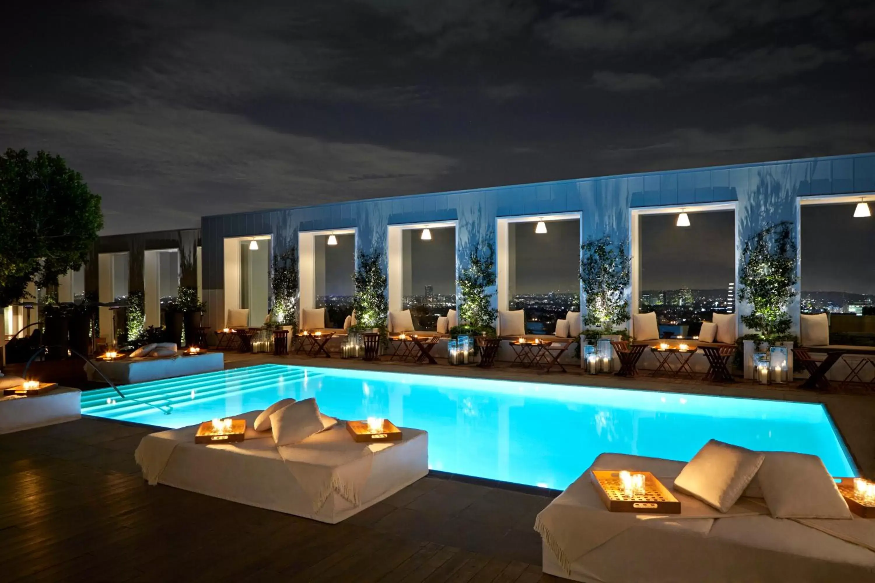 Lounge or bar, Swimming Pool in Mondrian Los Angeles in West Hollywood