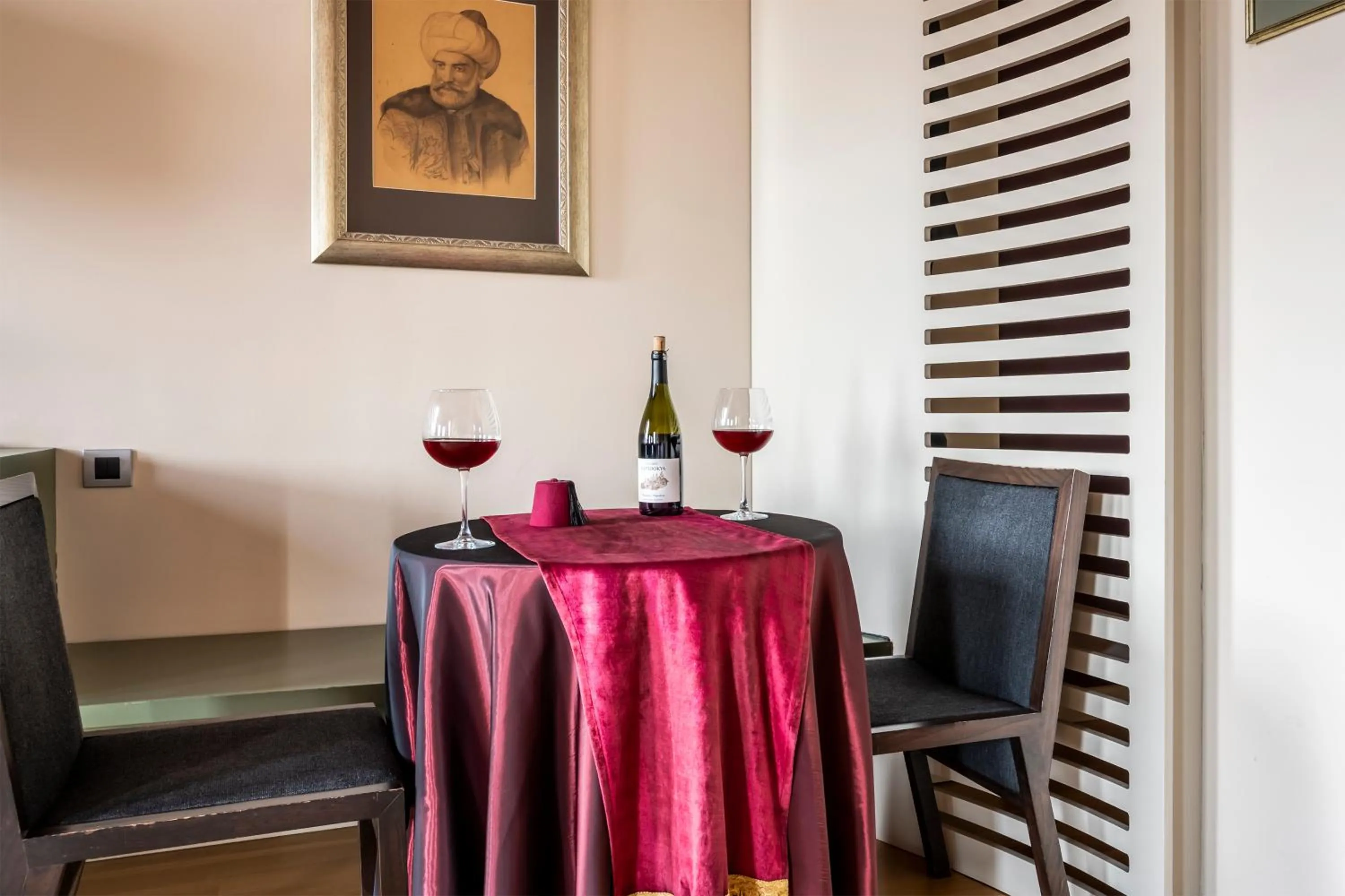 room service in Ansen Hotel and Suites