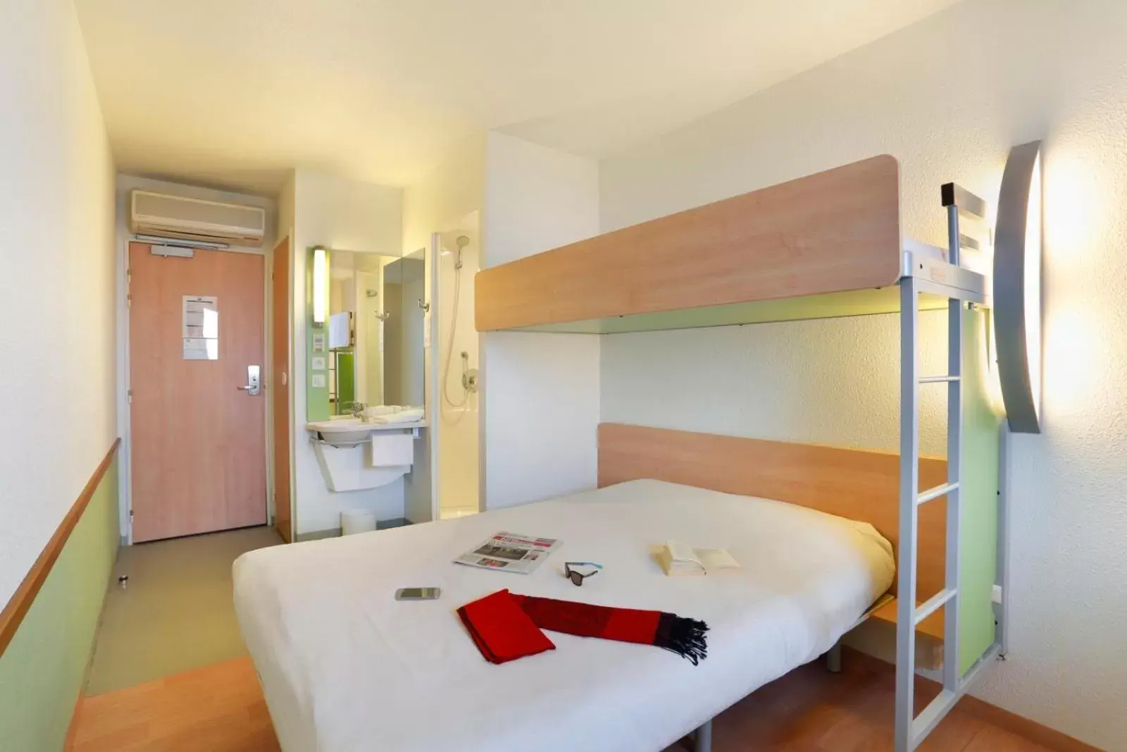 Bedroom in Hotel Ibis Budget Cosne Sur Loire