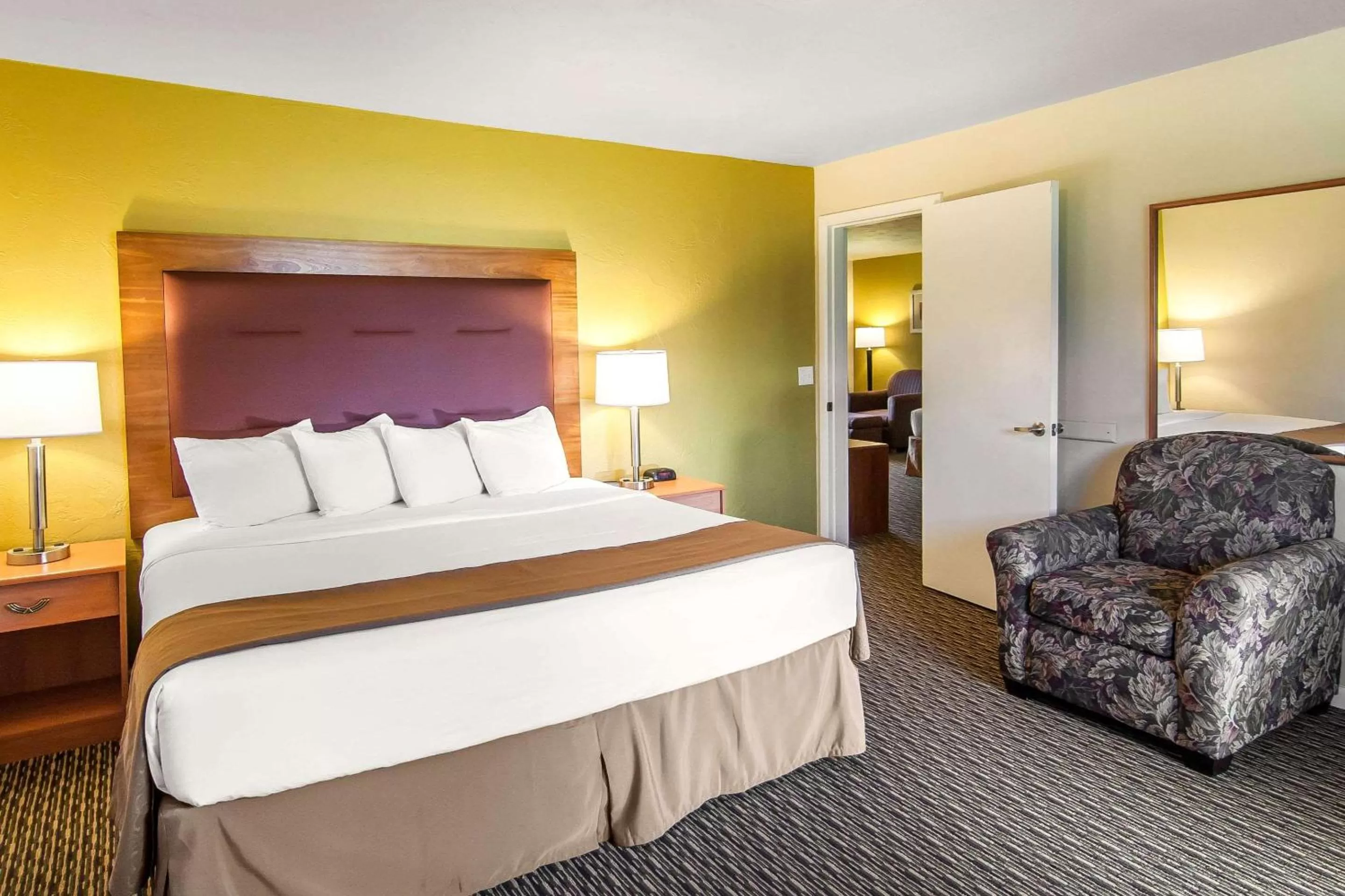 Bedroom, Bed in Quality Inn & Suites at Coos Bay