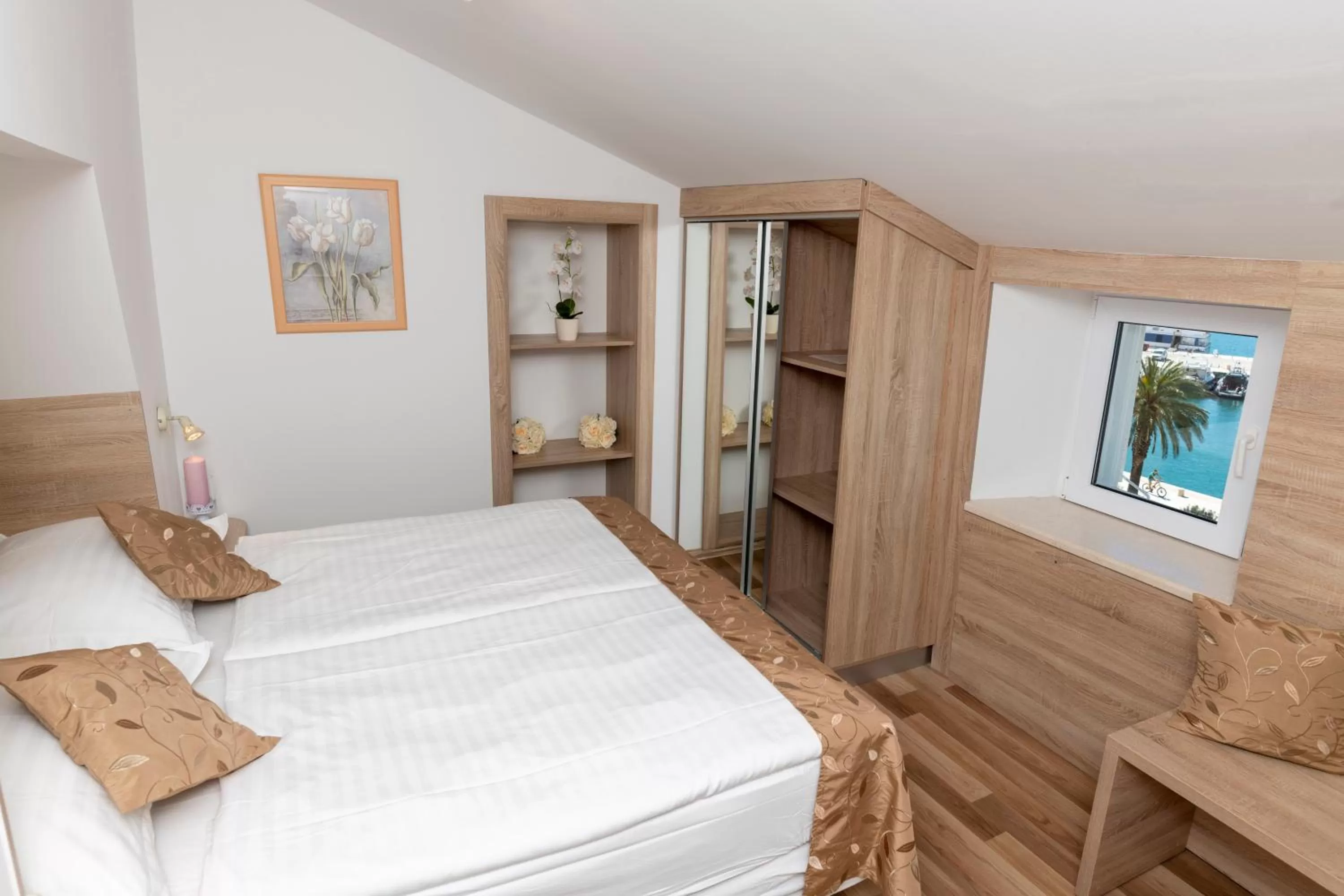 Bedroom, Bed in Deluxe Collection Hotel Kastel