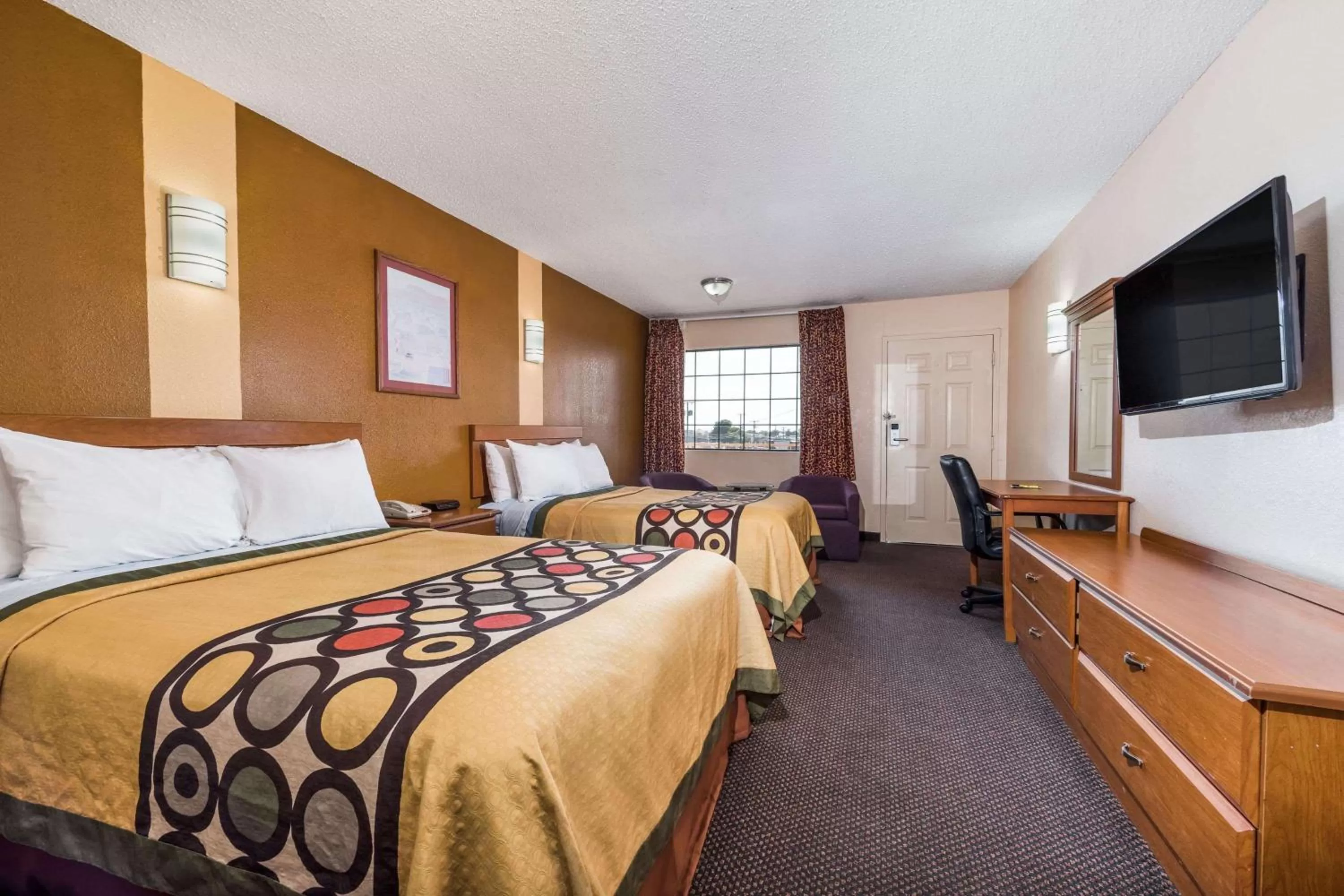 Photo of the whole room, Bed in Super 8 by Wyndham Waco/Mall area TX