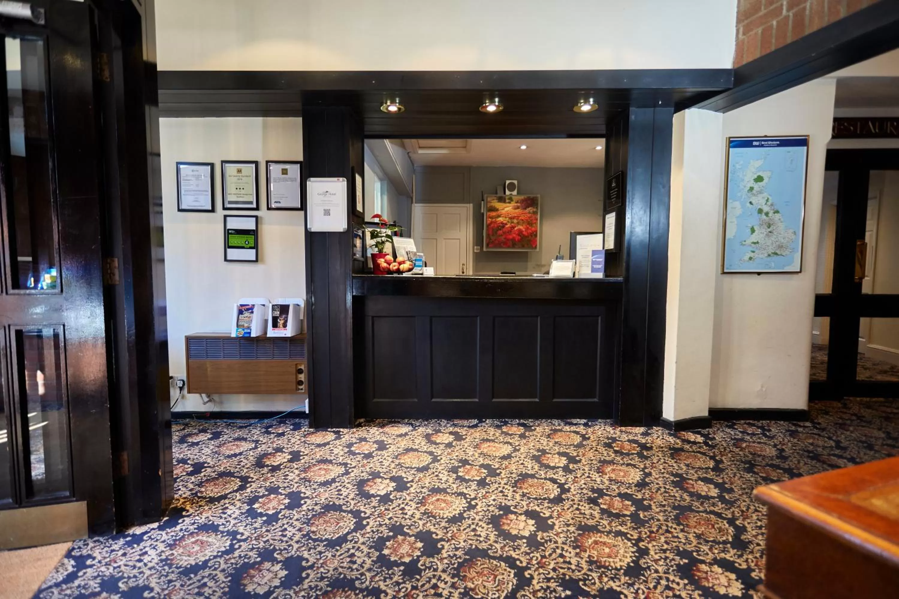 Lobby or reception in Best Western The George Hotel, Swaffham