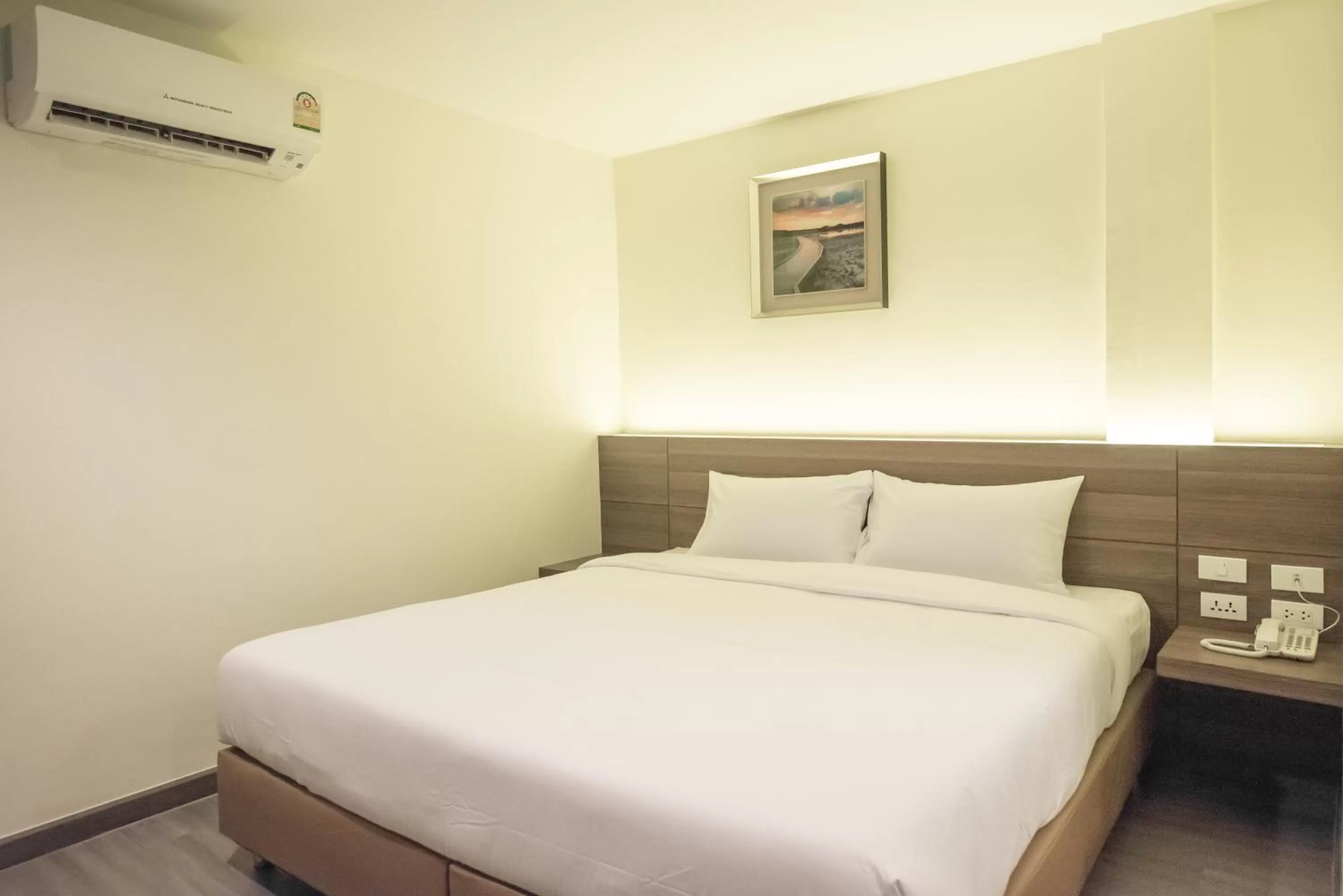 Bedroom, Bed in Sovereign Group Hotel at Pratunam