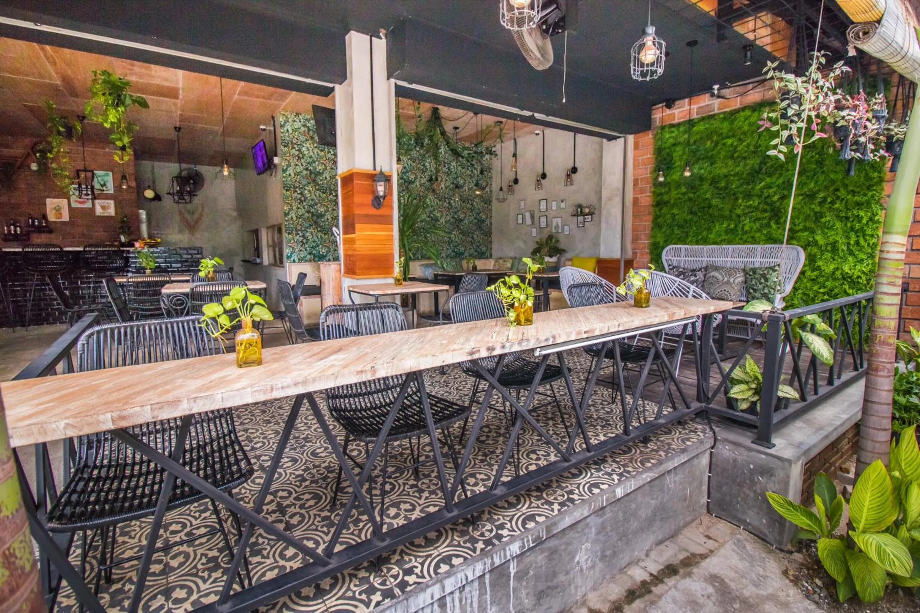 Restaurant/places to eat in Gemini Star Hotel Kuta