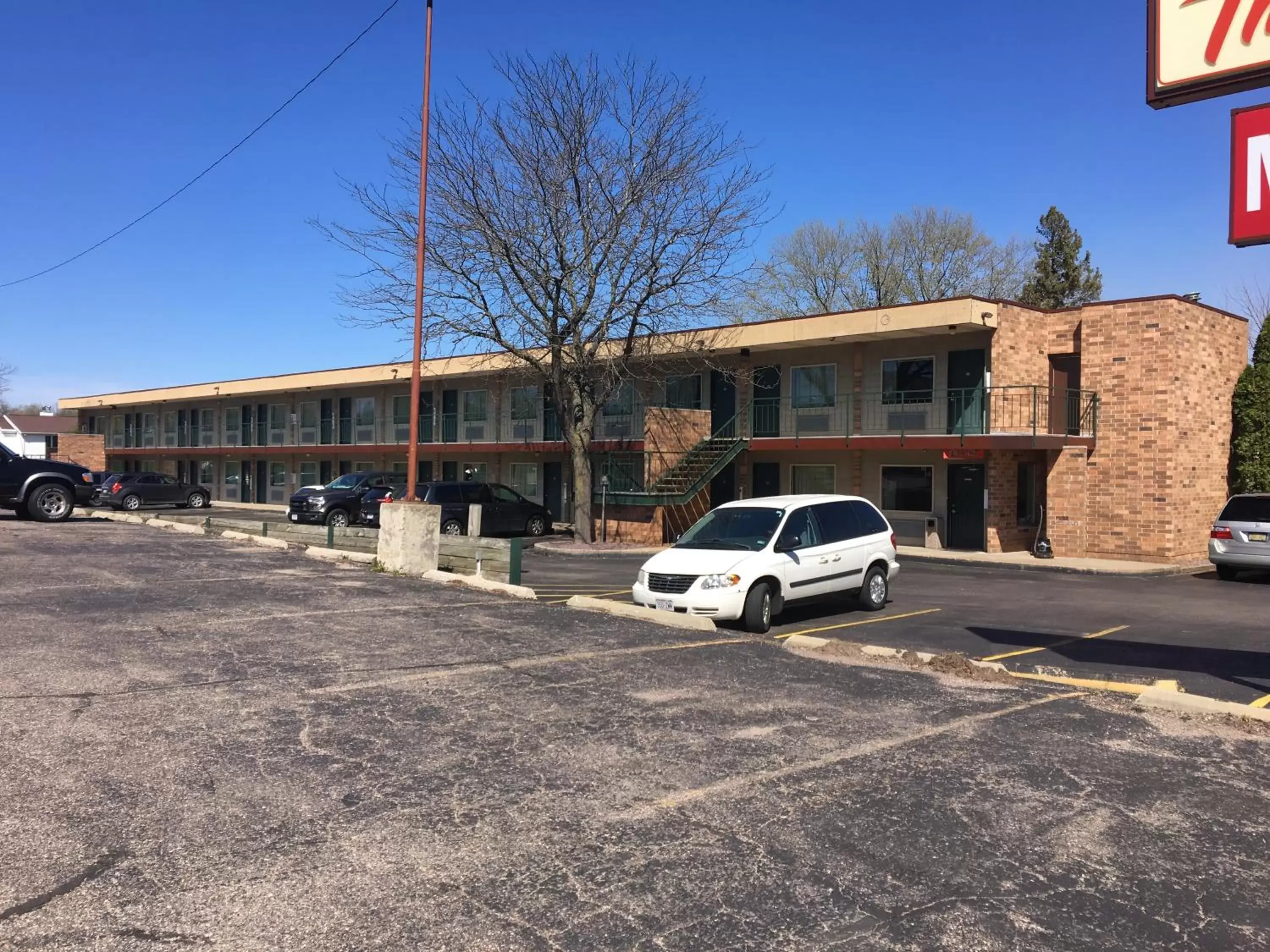 Street view, Property Building in Thunderbird Motor Inn