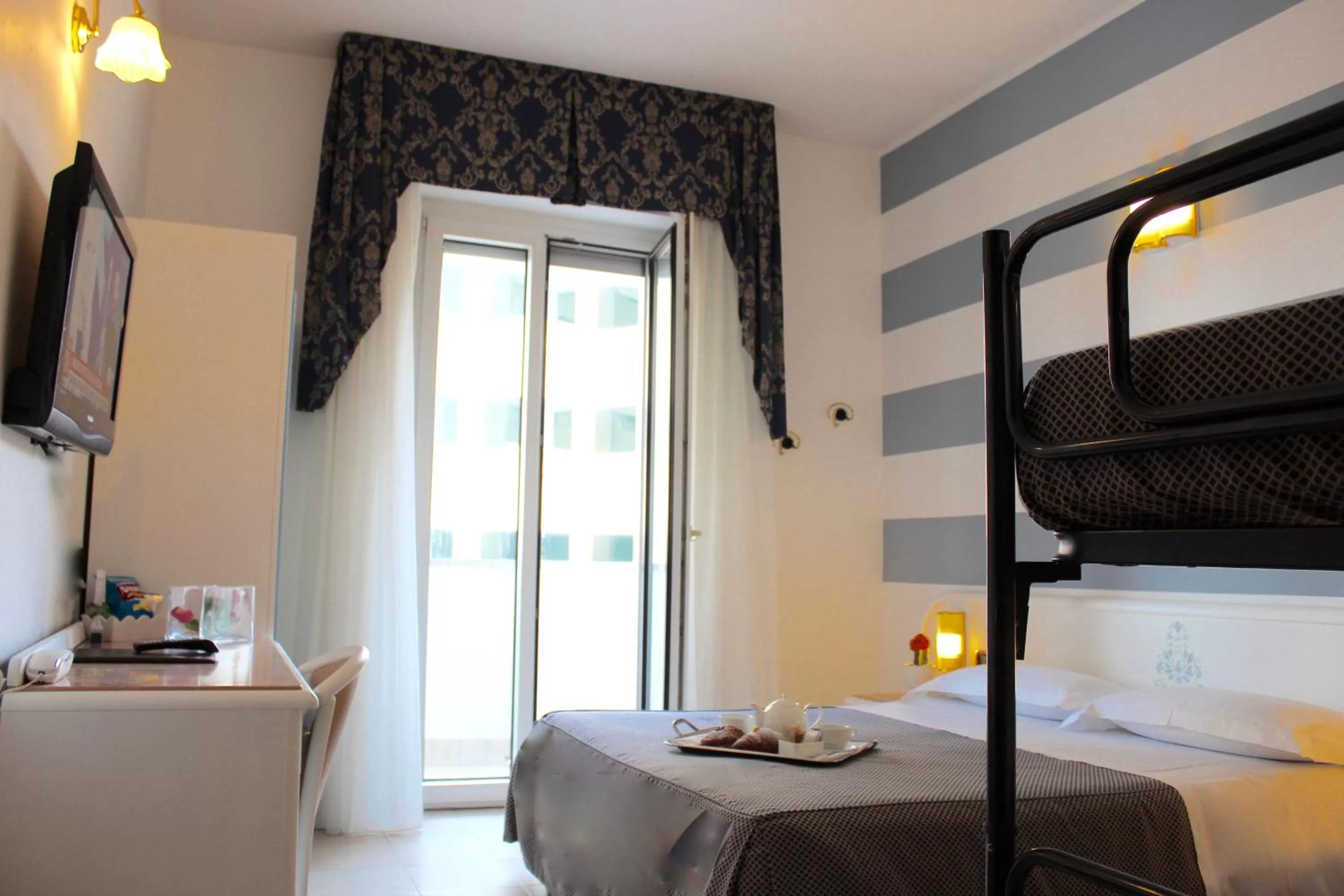 Bedroom, Bed in Hotel Du Soleil