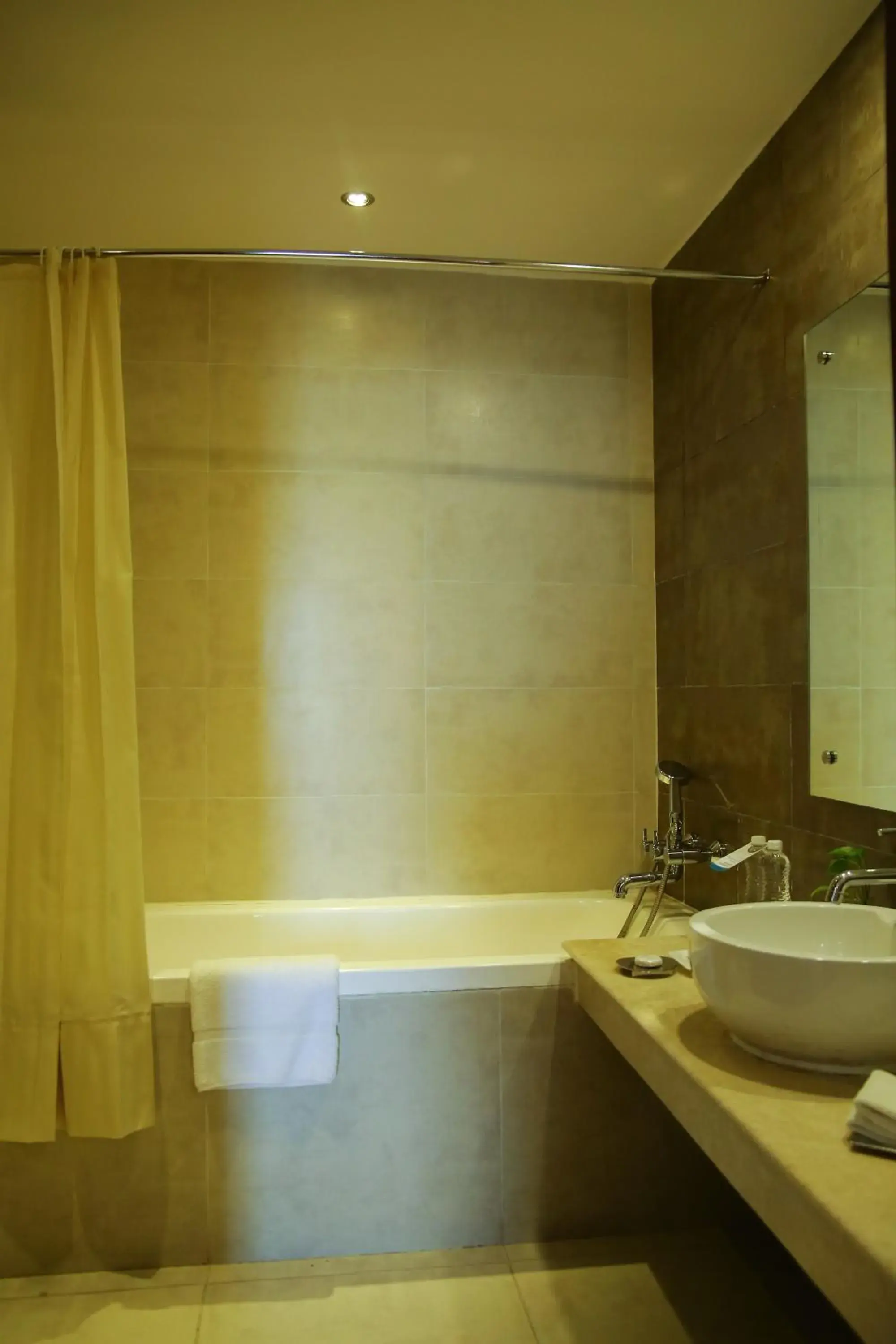 Bathroom in Hotel Gokulam Park - Coimbatore