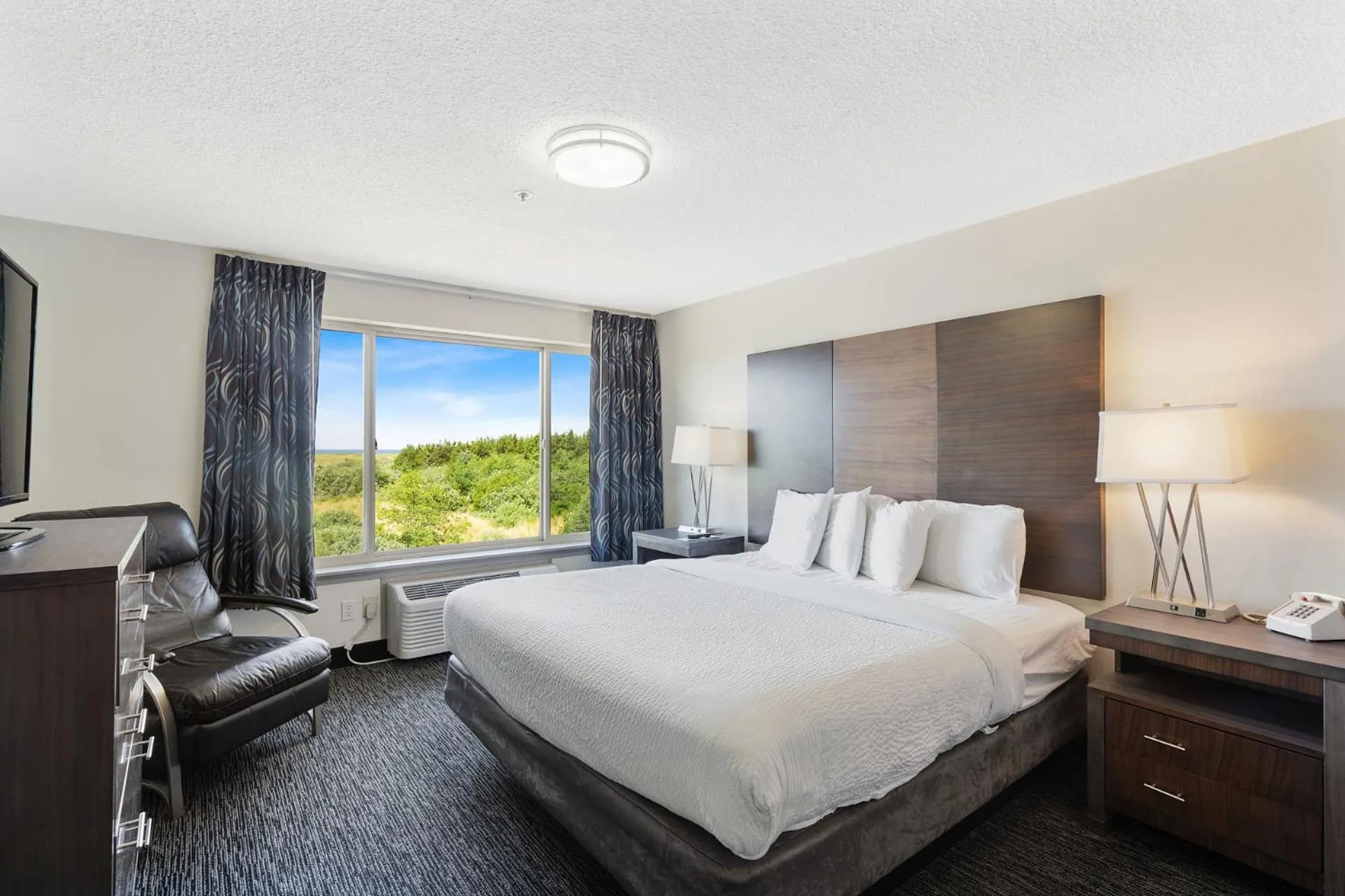 Bed in Oceanview Inn at the Arch