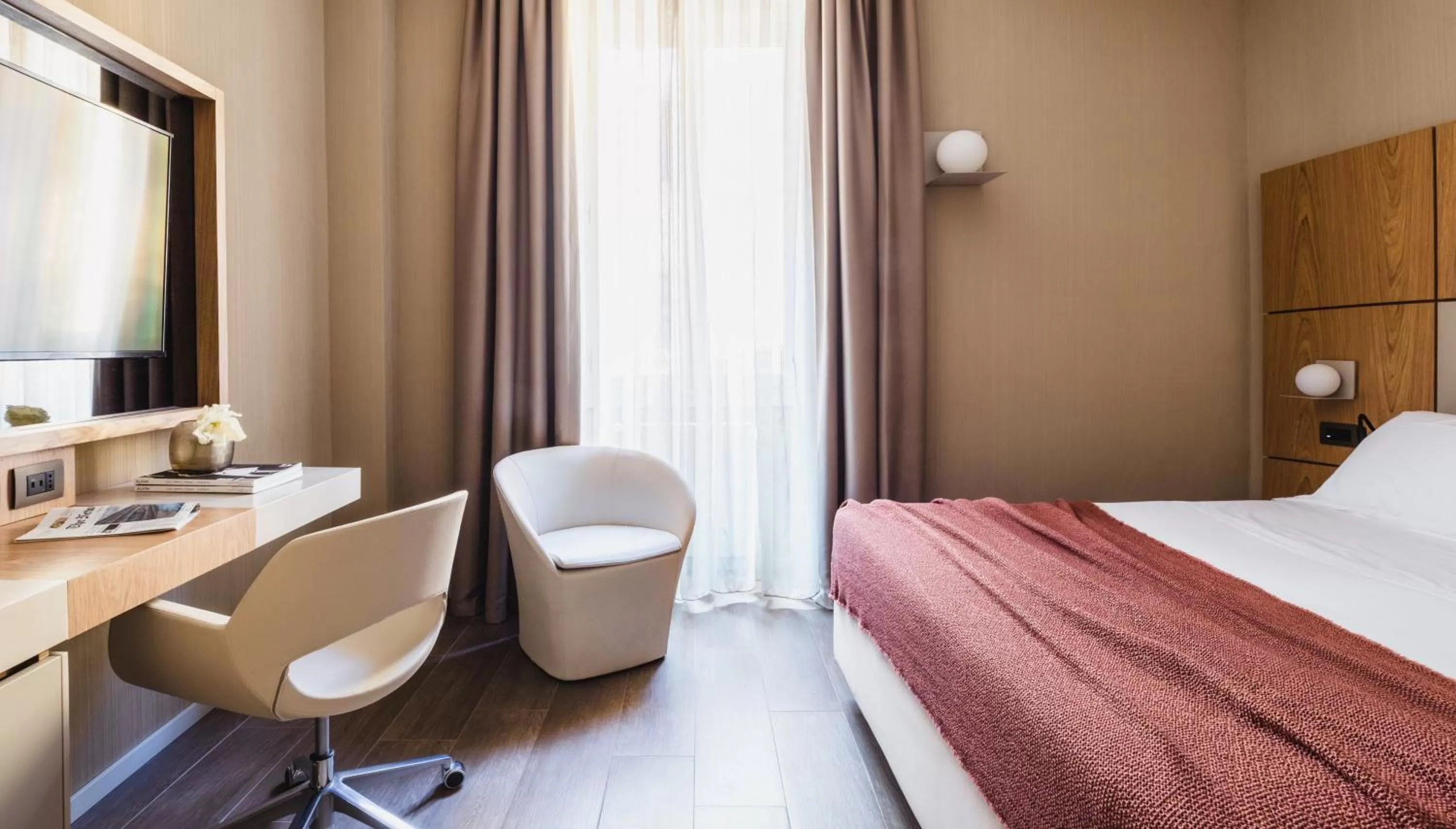 Superior Premium Queen Room in Hotel Cristoforo Colombo - Preferred Hotels & Resorts