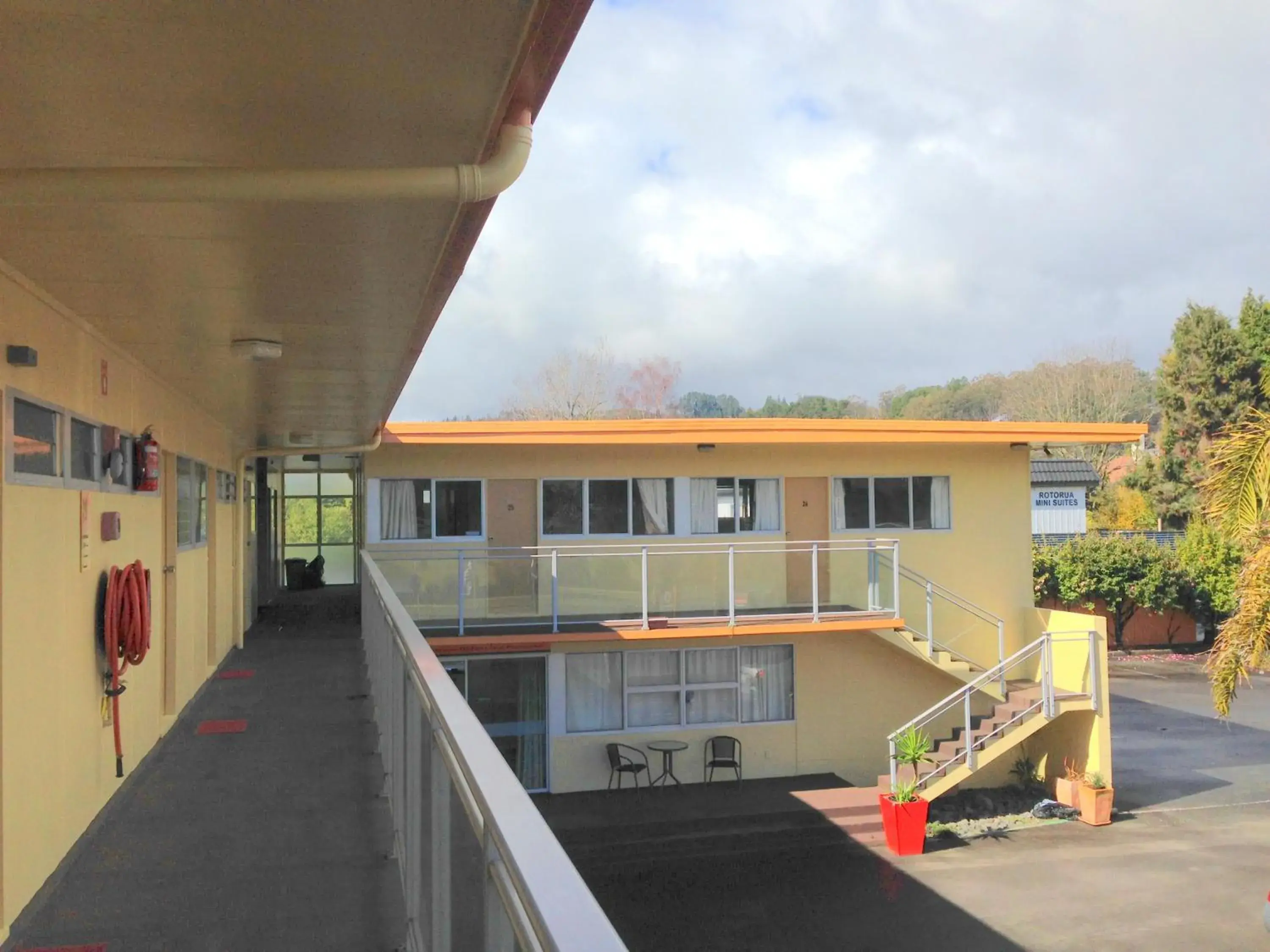 Property building, Balcony/Terrace in Greenview Motel